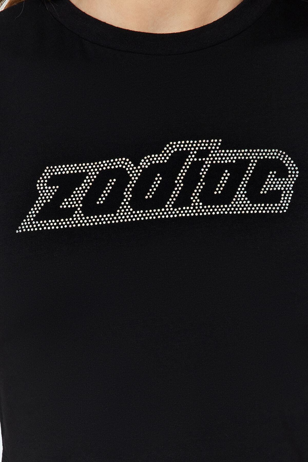 Trendyolmilla  Siyah Taş Baskılı Basic Crop Bisiklet Yaka Pamuklu Esnek Örme T-Shirt TWOSS23TS00128 - Görsel 3