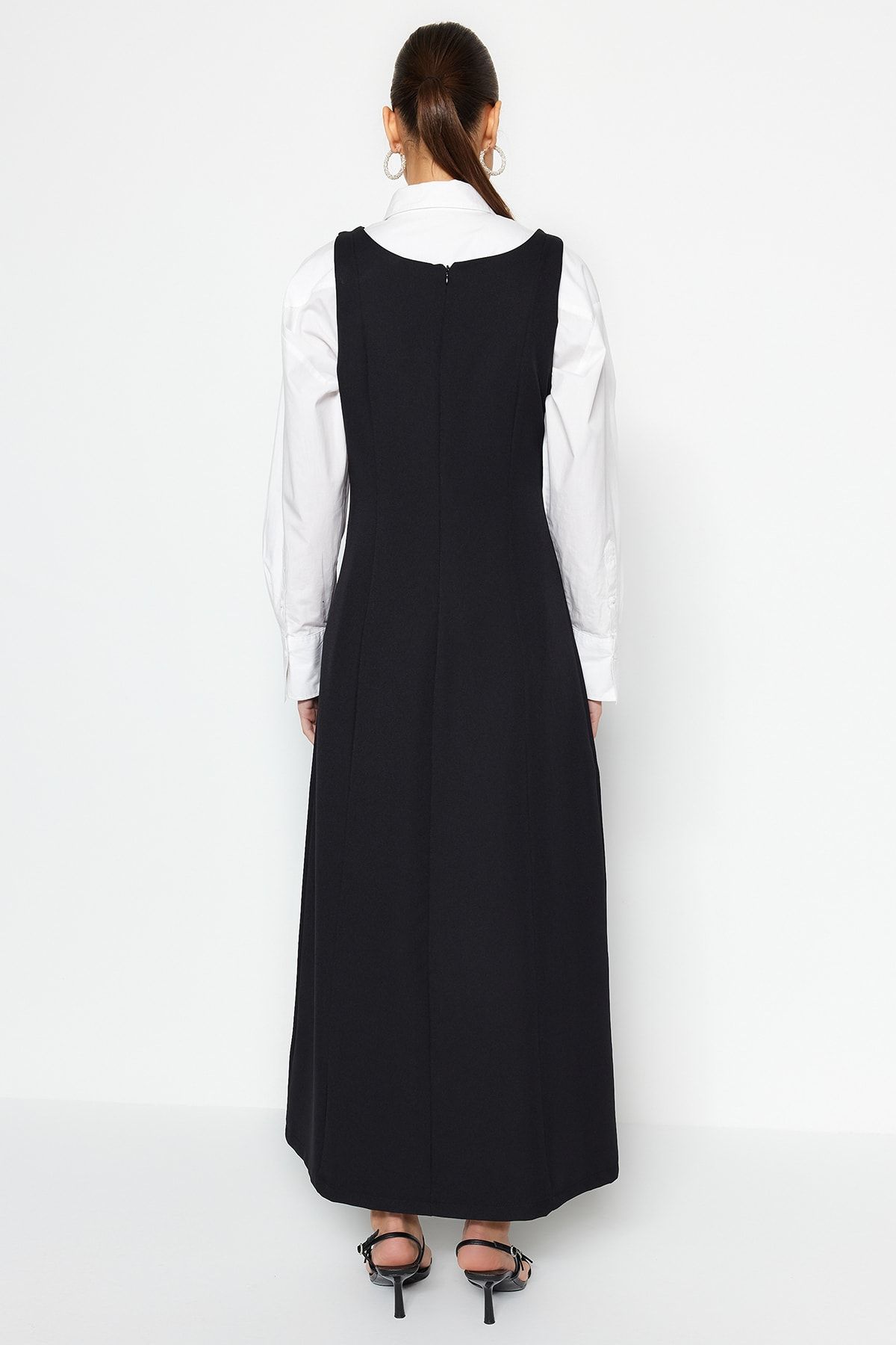 Trendyol Modest-Schwarzes, gewebtes Gilet-Kleid mit quadratischem Kragen und Schmuckstickerei-Details TCTSS23EB00157 6