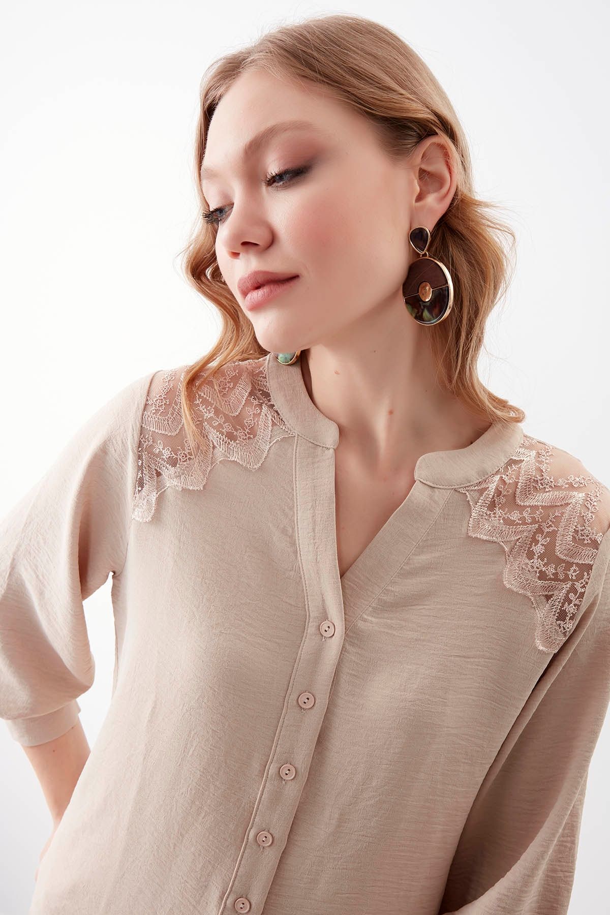 Vitrin Bluse Beige Regular Fit Fast ausverkauft