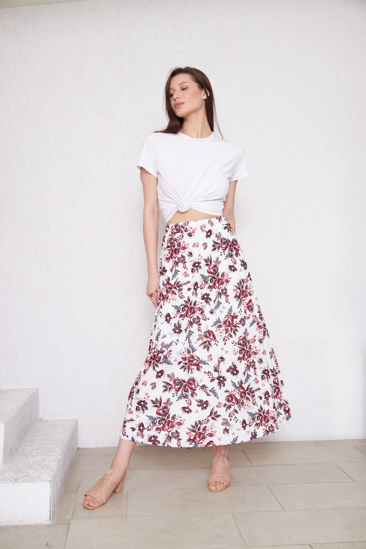 Patterned store floral skirt