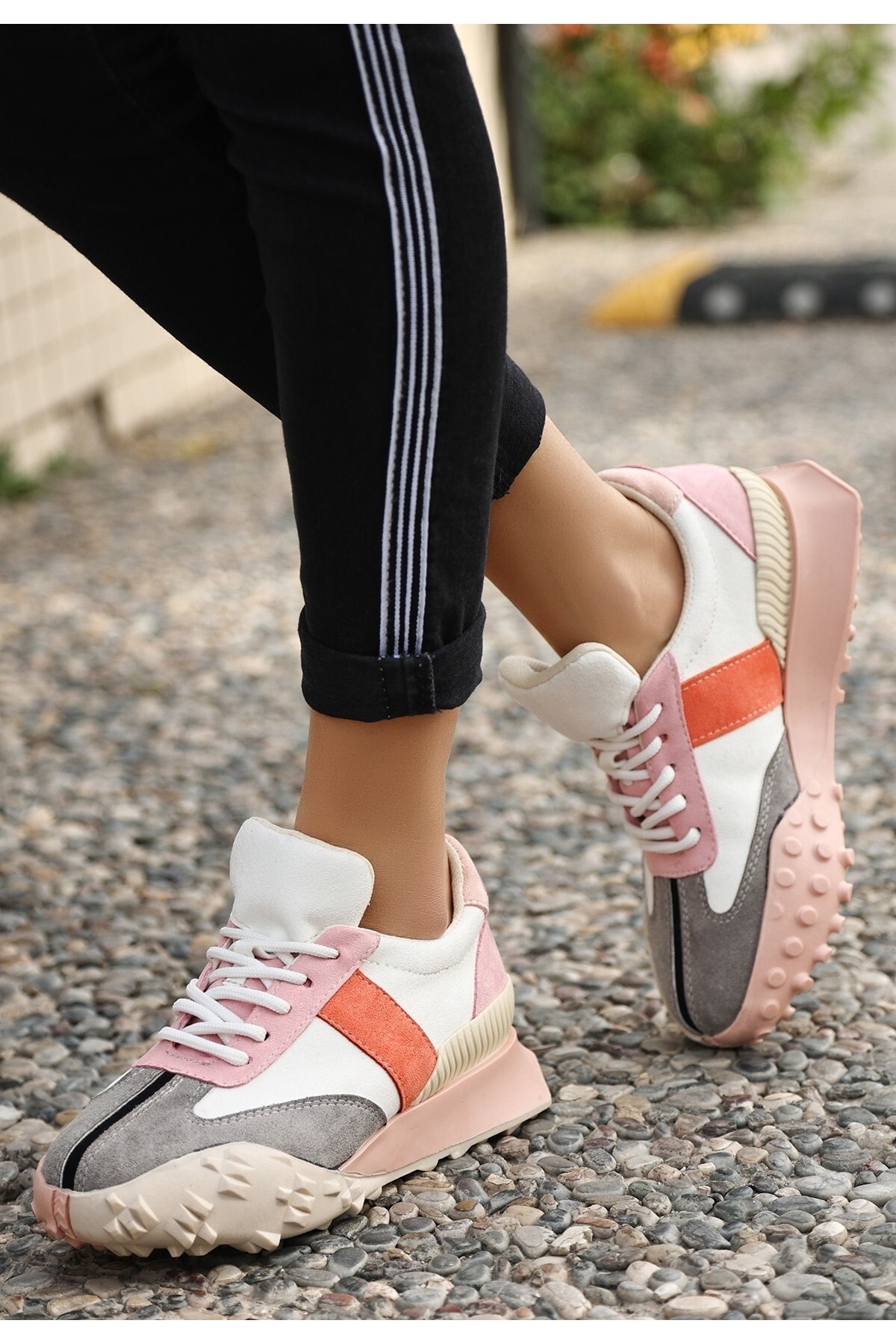 Kadın Sali Beyaz Süet Pudra Detaylı Spor Ayakkabı