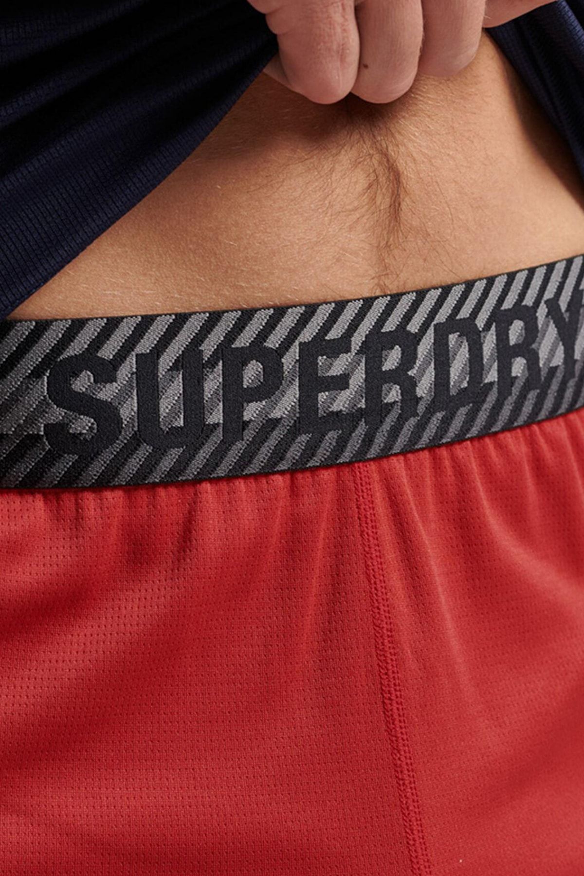 SUPERDRY Shorts Rot Mittlerer Bund Fast ausverkauft