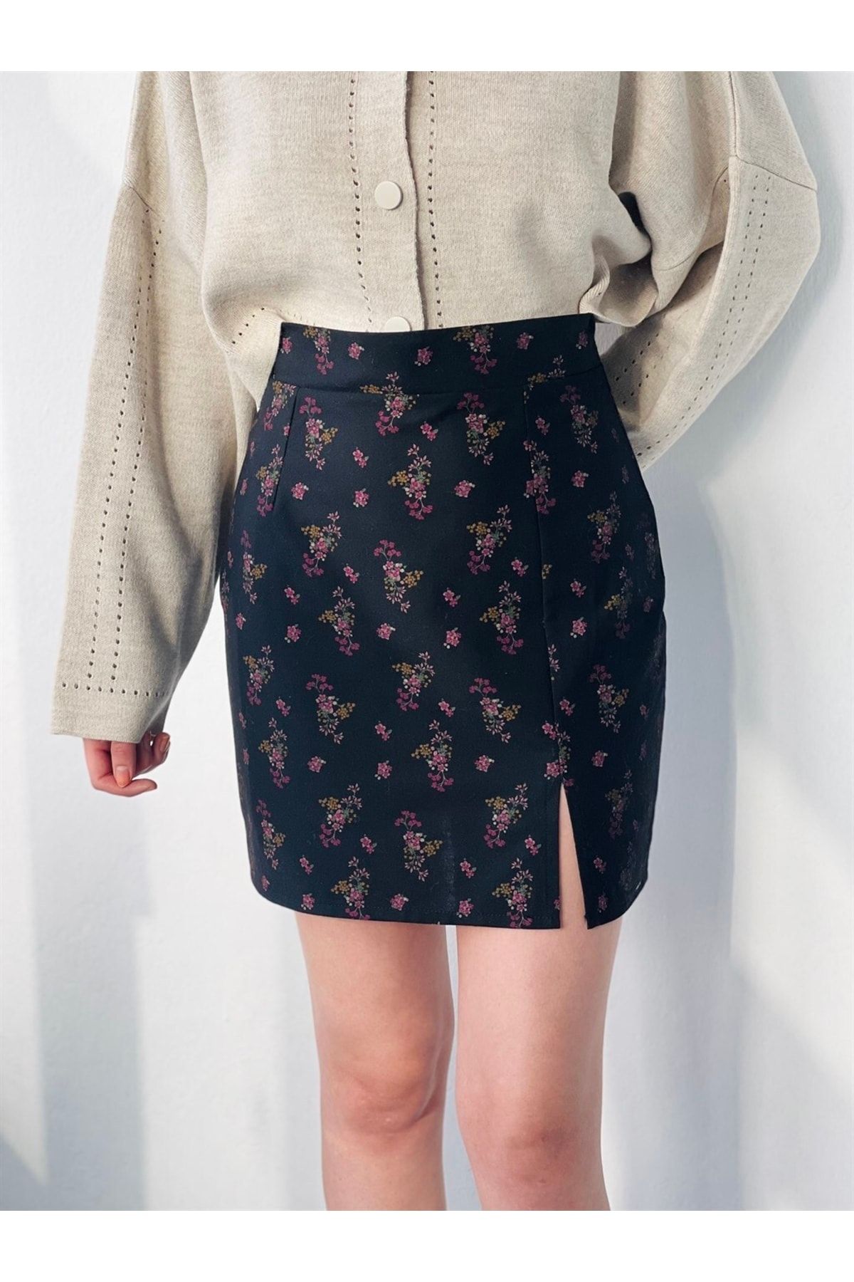 Dark floral discount mini skirt