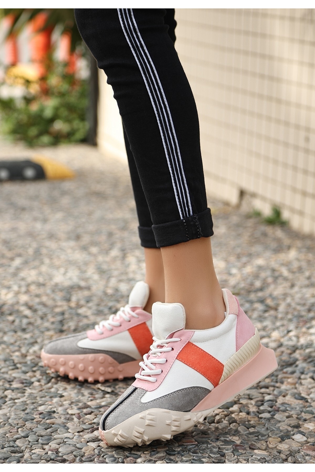 Kadın Sali Beyaz Süet Pudra Detaylı Spor Ayakkabı