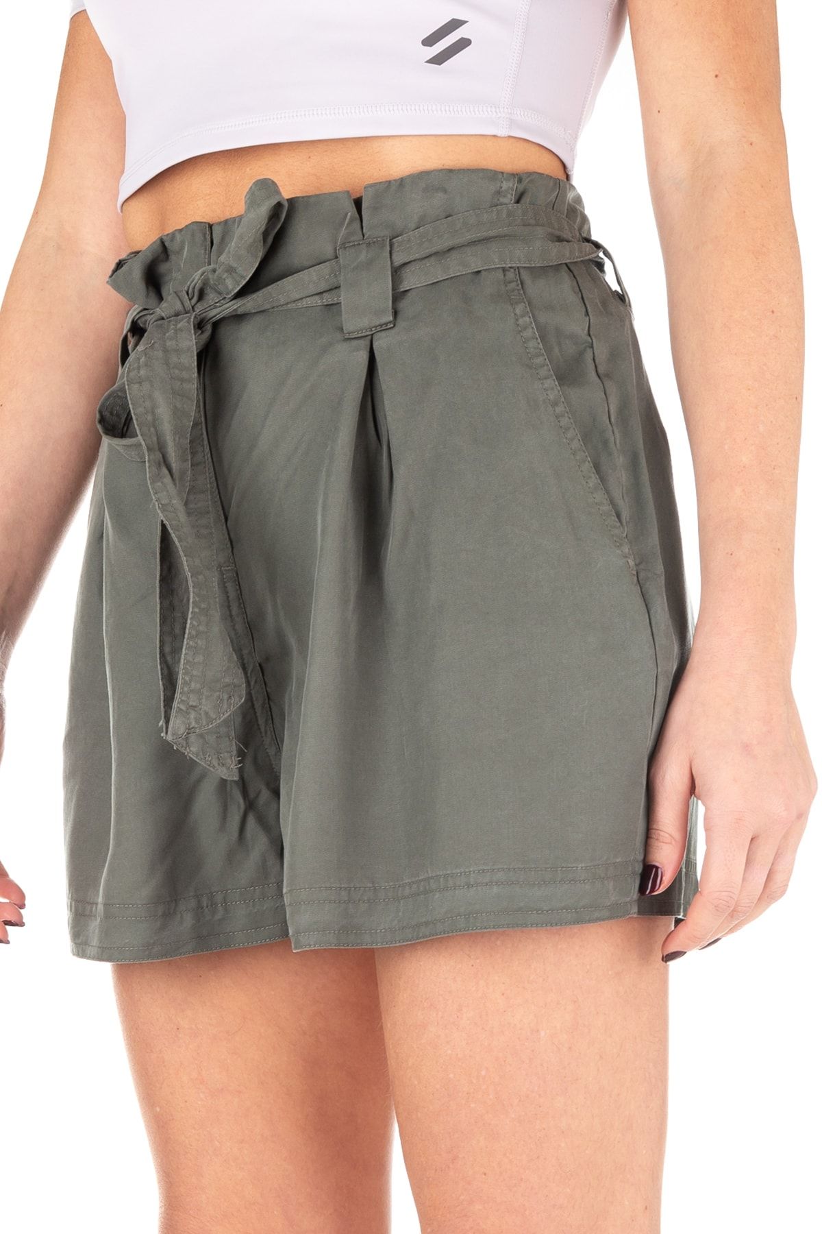 SUPERDRY Shorts Khaki Mittlerer Bund