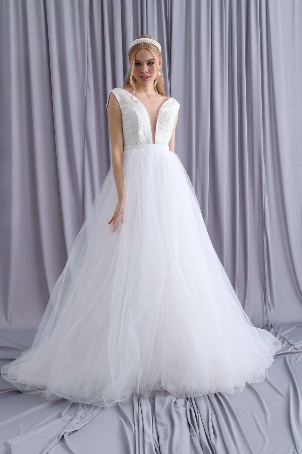 Deep v neck tulle wedding dress sales