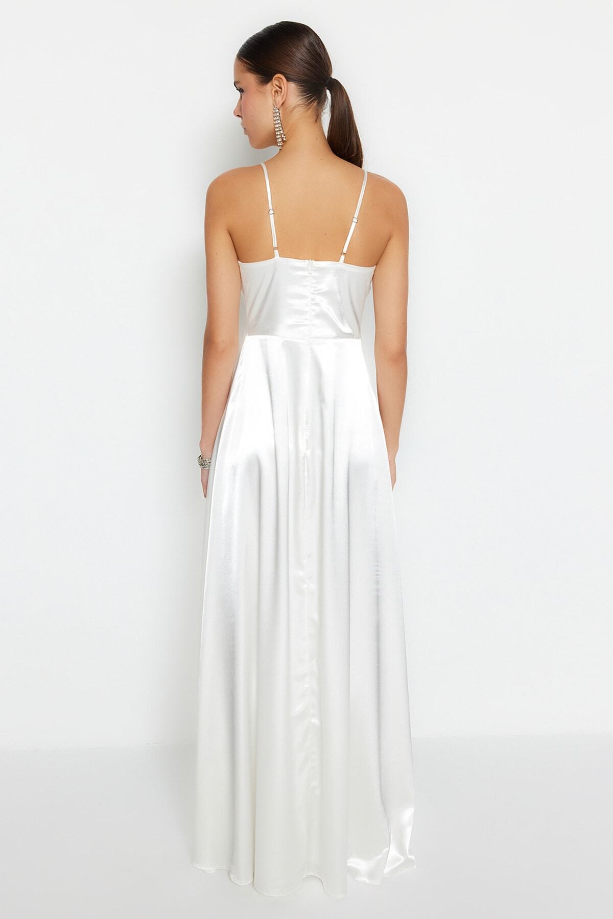 Trendyol Collection-Ecru gefüttertes gewebtes Satin-Hochzeits-/Nikah-langes Abendkleid TPRSS23AE00148 6