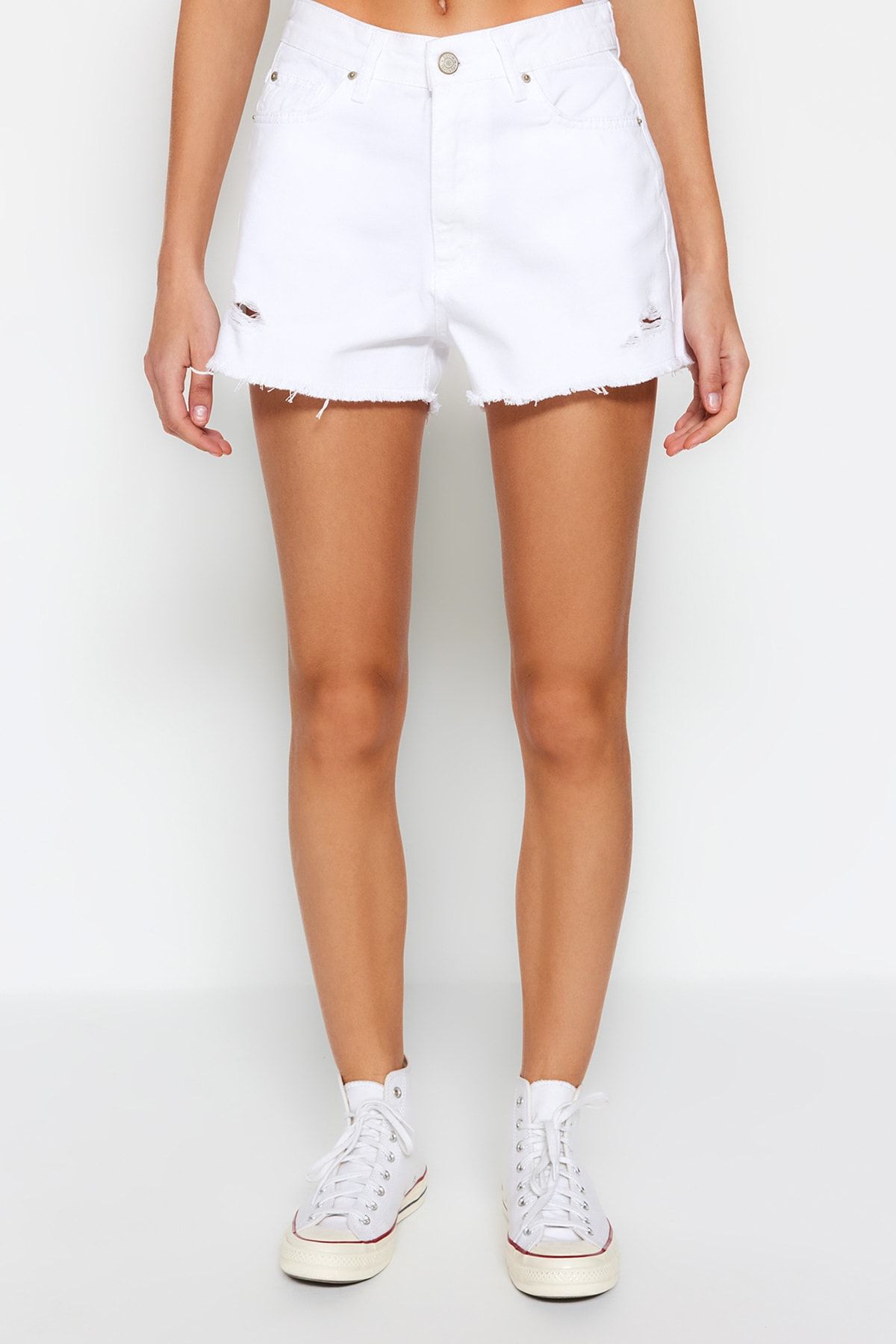 Trendyol Collection-Pantaloni scurți mini din denim cu talie normală rupti alb TWOSS23SR00154 4