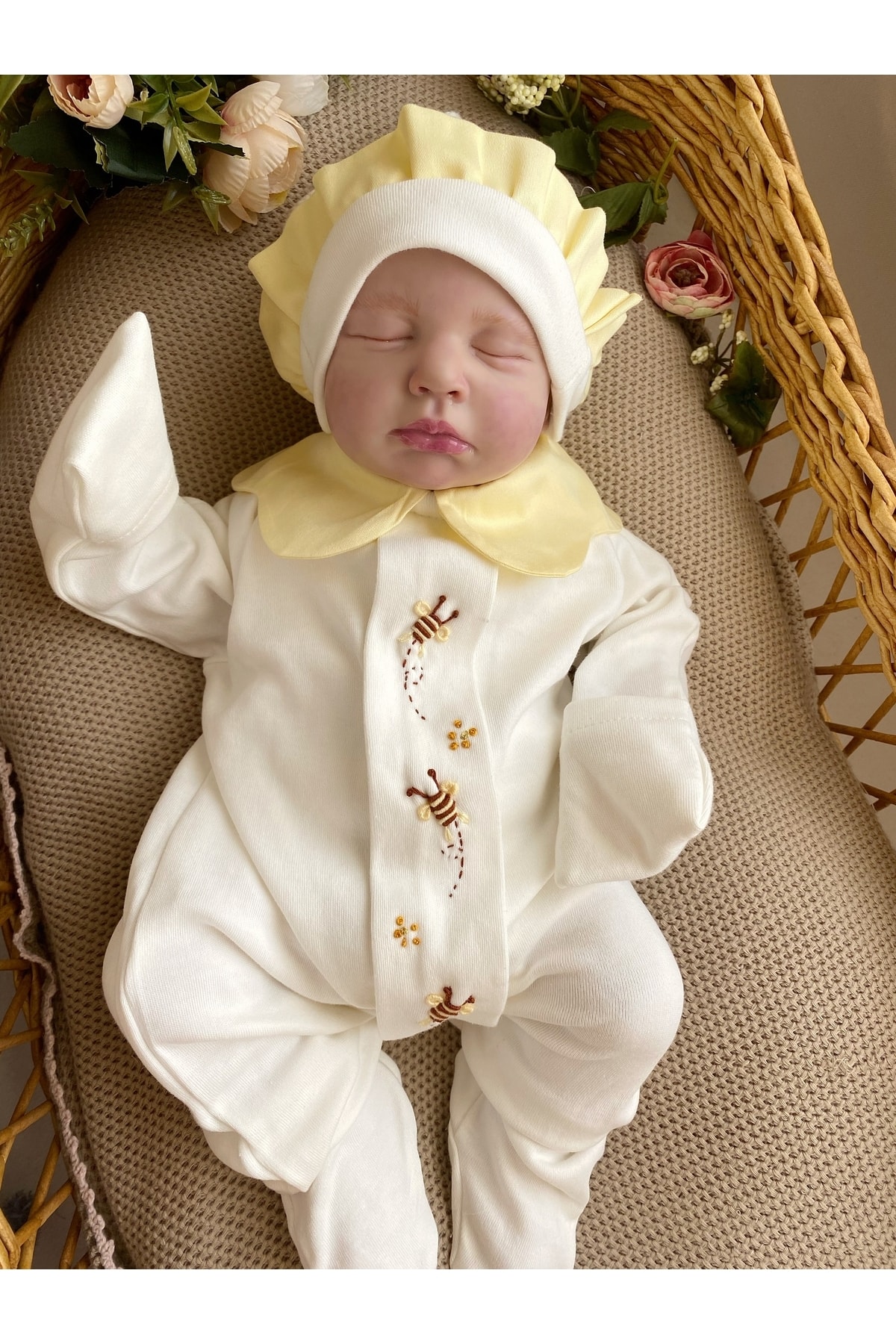 Mama Miel Baby Kız Bebek El Işlemesi Arılı Yenidoğan Tulum Ve Şapka Takımı