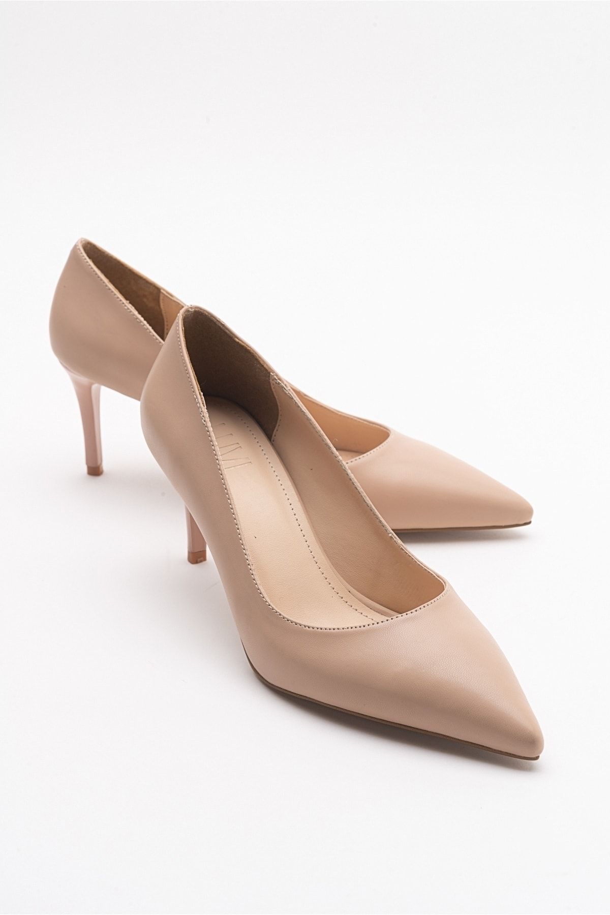 Dark 2025 beige heels
