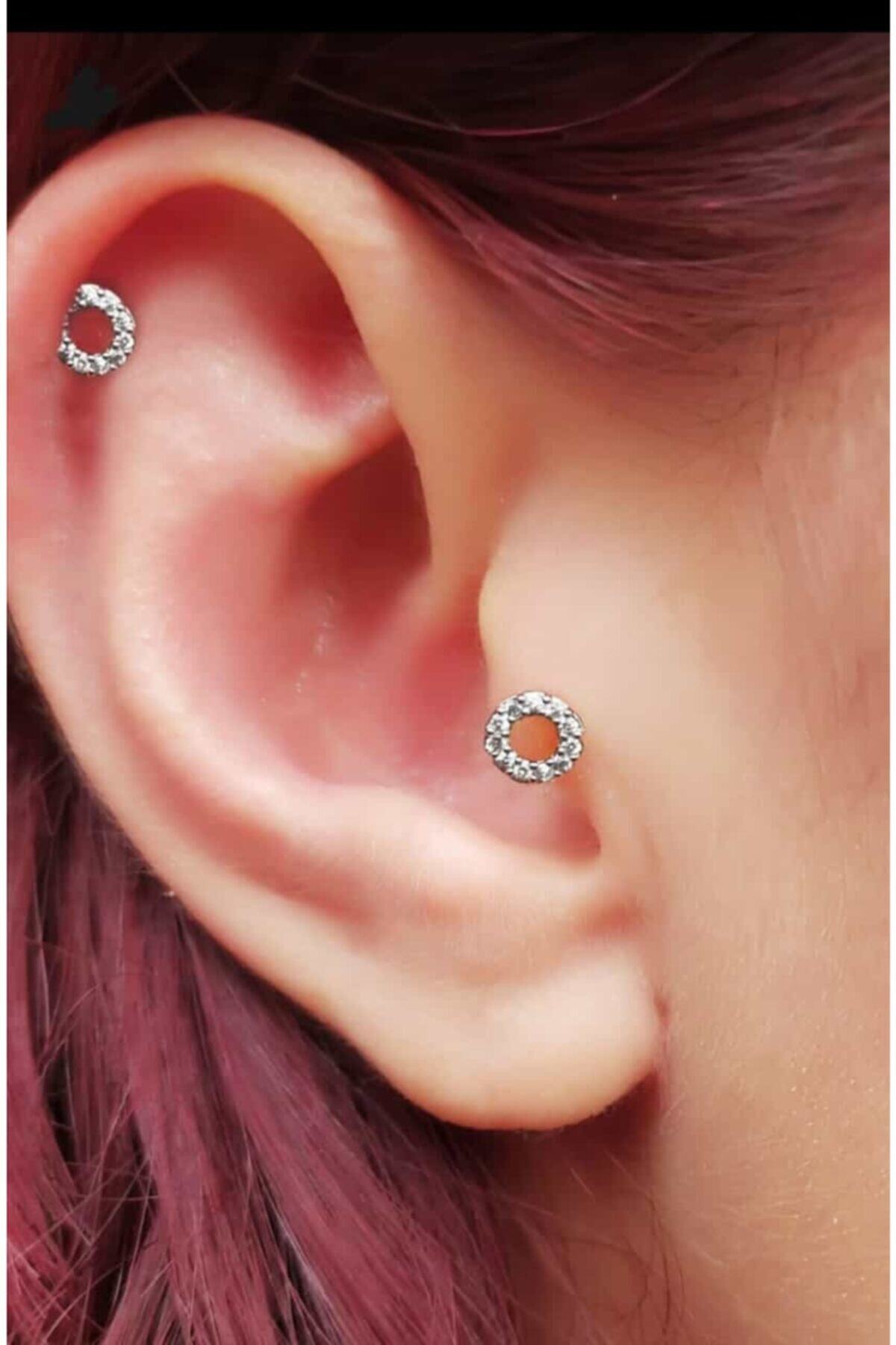 Kadın Kıkıradak Ve Tragos Piercingi 2