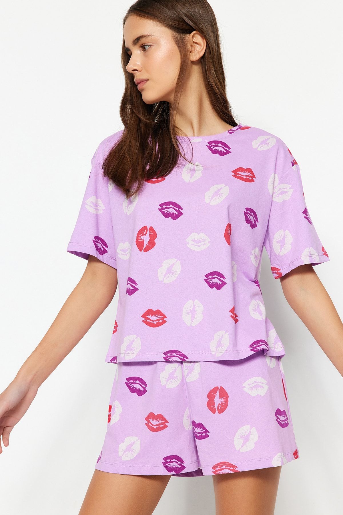 Trendyol Collection Liliowy 100% bawełniany zestaw piżamowy ze wzorami w usta, dzianinowy, szorty THMSS21PT0468