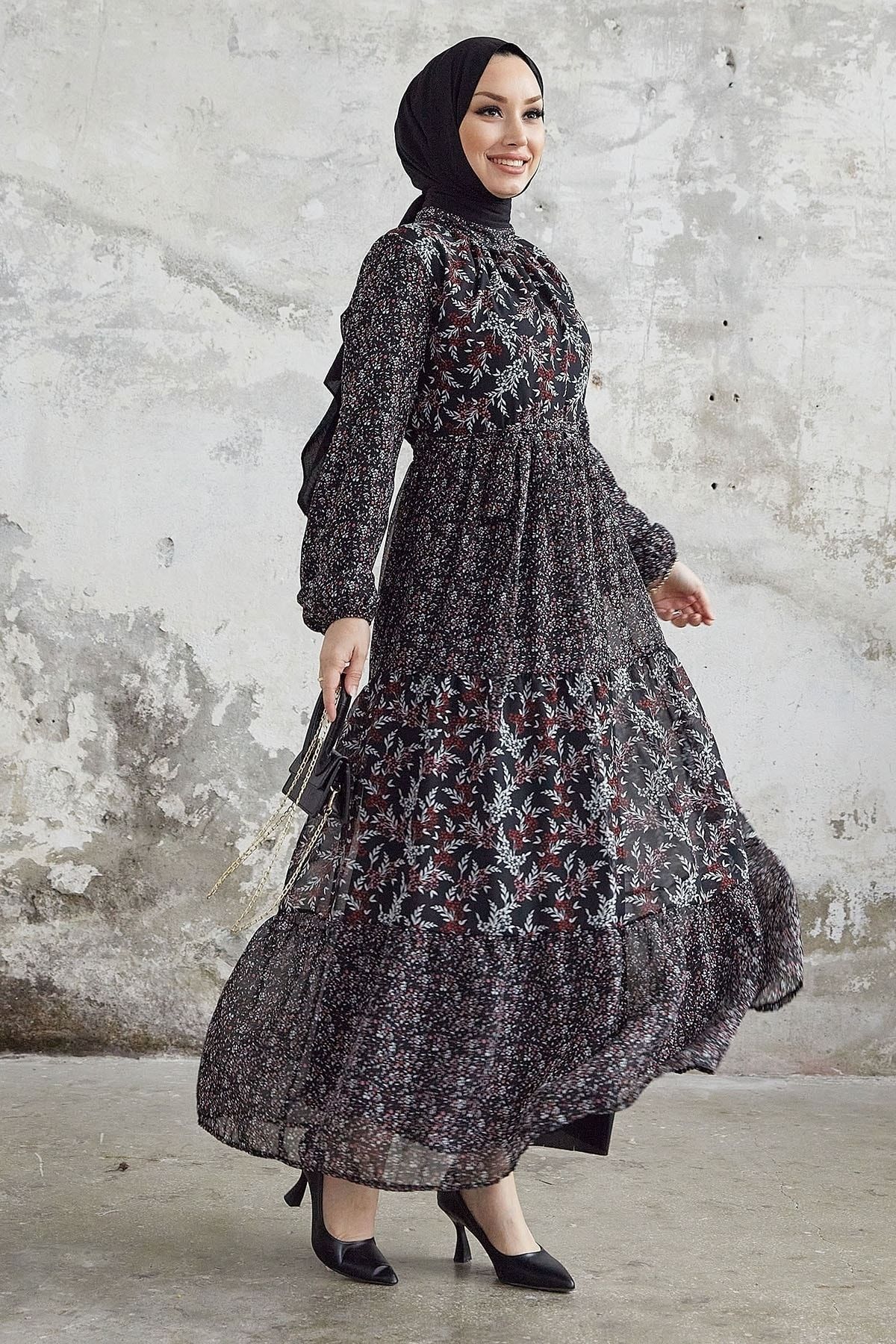 InStyle-Květinové šifonové šaty Nessa s páskem - černé 4