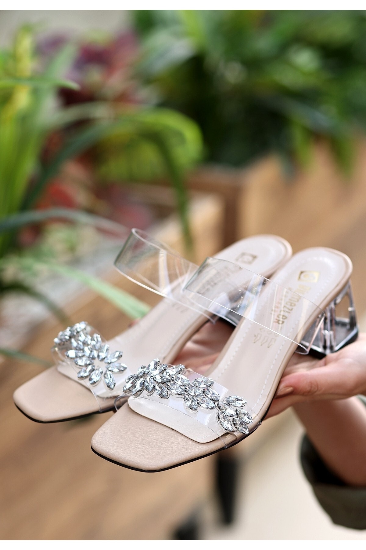 Taor Vizon Cilt Boncuklu Topuklu Terlik