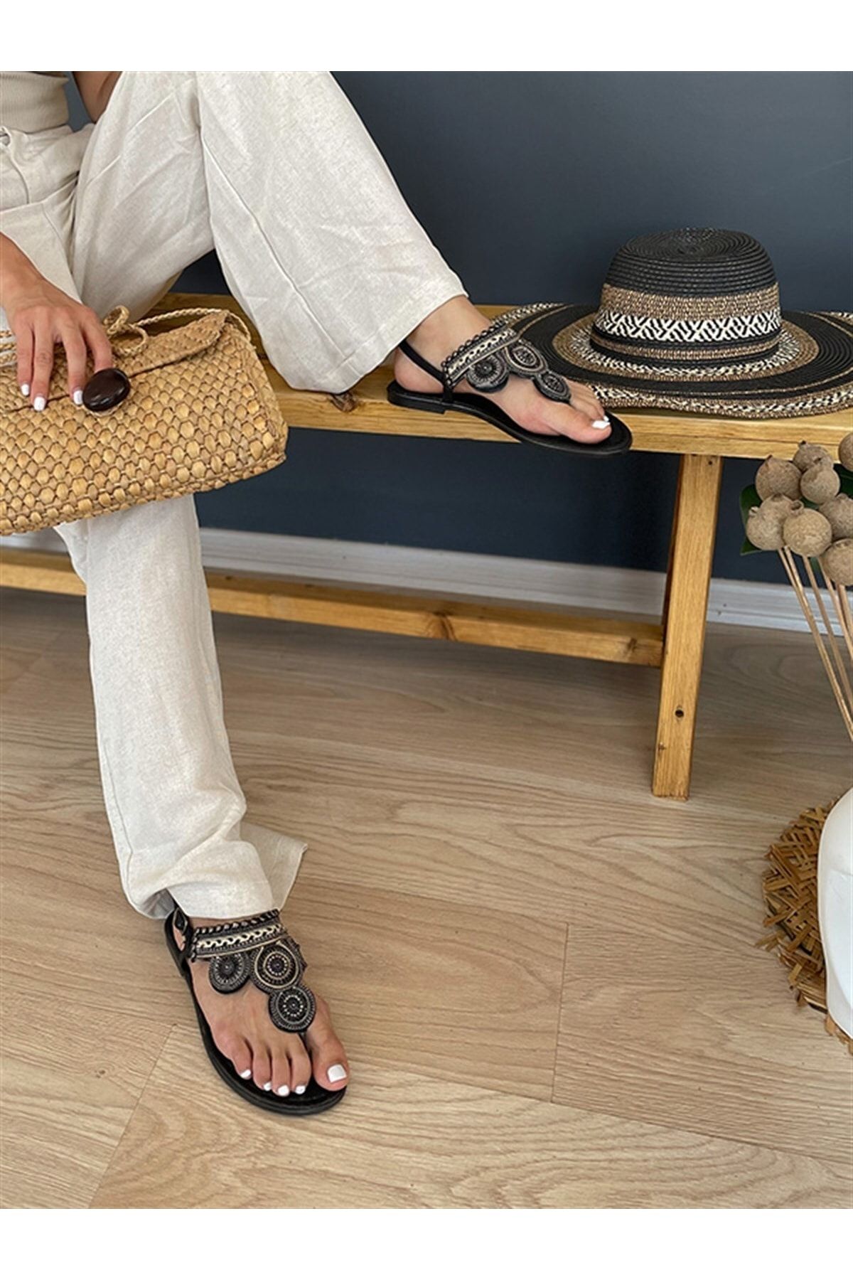 BeBeQ Store Doha Siyah Otantik Taşlı Kadın Sandalet VB7929