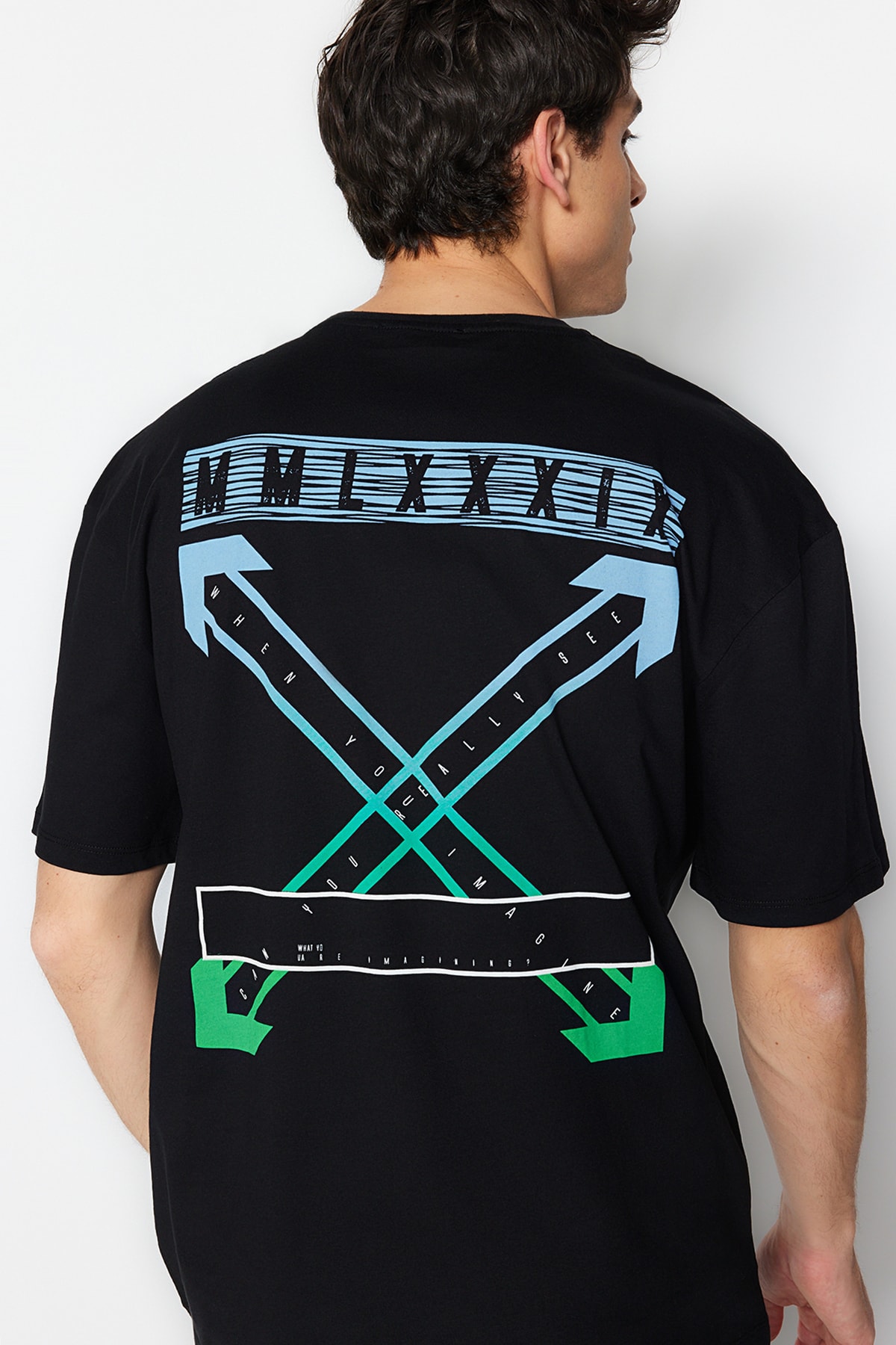 Trendyolmilla Man Siyah Oversize/Geniş Kesim Sırt Baskılı %100 Pamuklu T-shirt TMNSS20TS1132