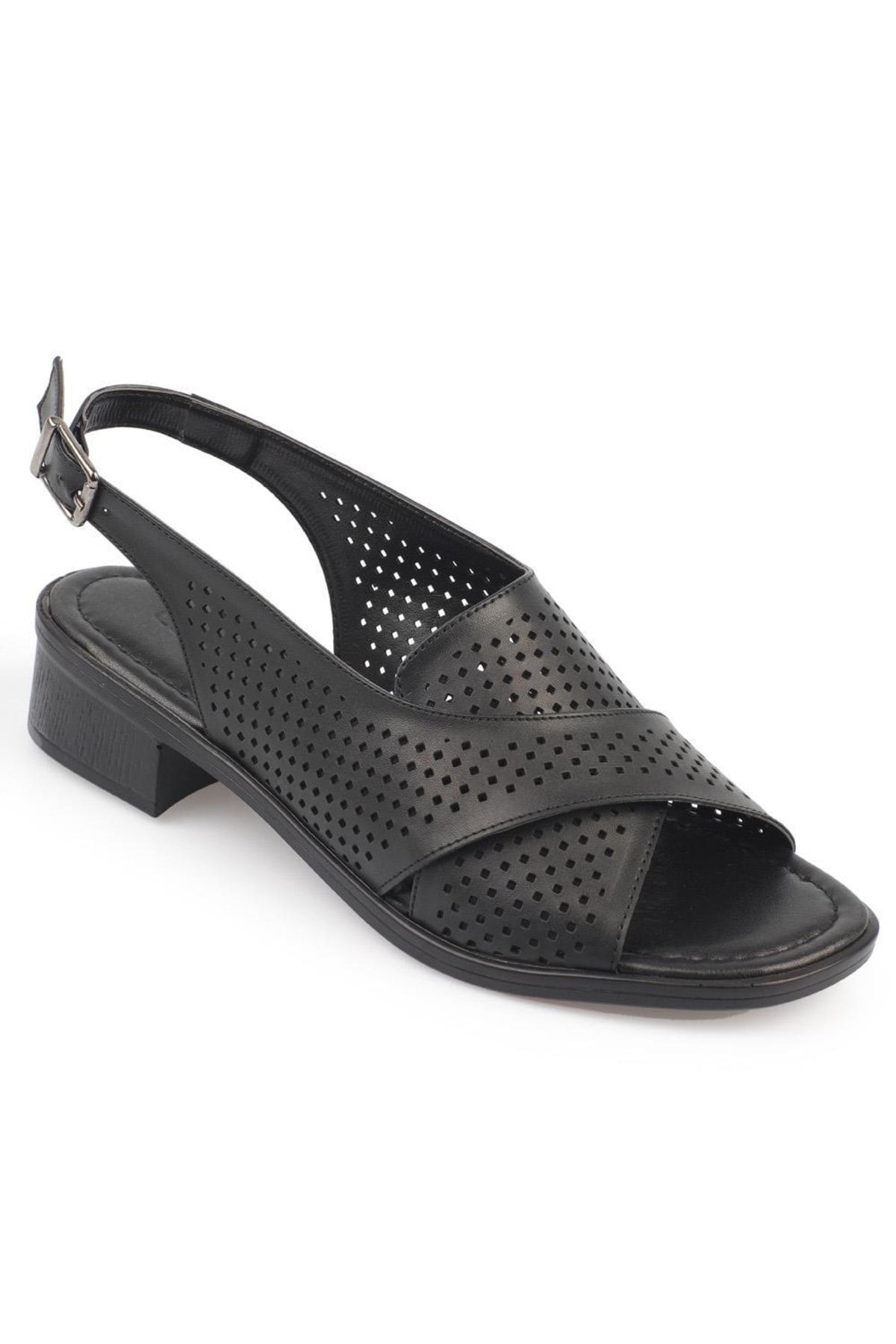 Capone Outfitters Capone Delikli Çapraz Bantlı Kısa Topuklu Kadın Sandalet OH10111