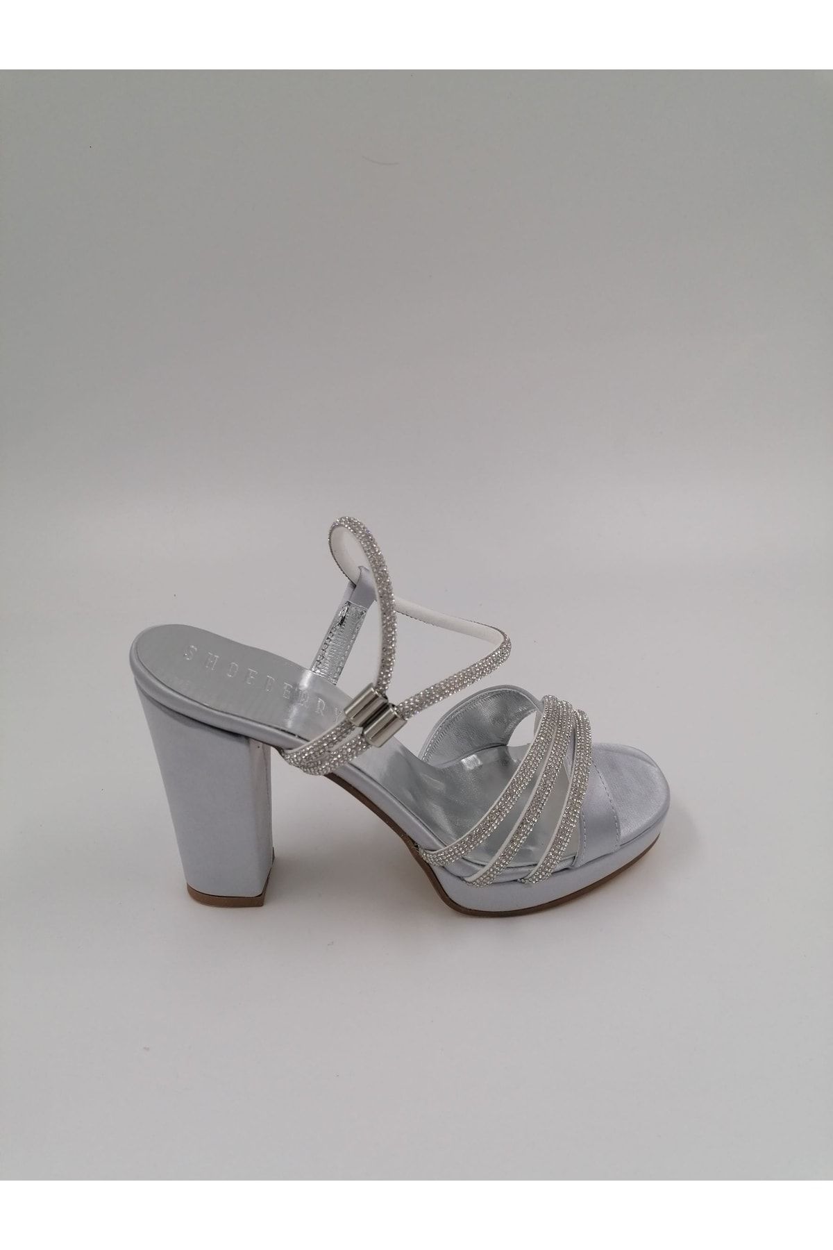 Wide silver hotsell evening shoes