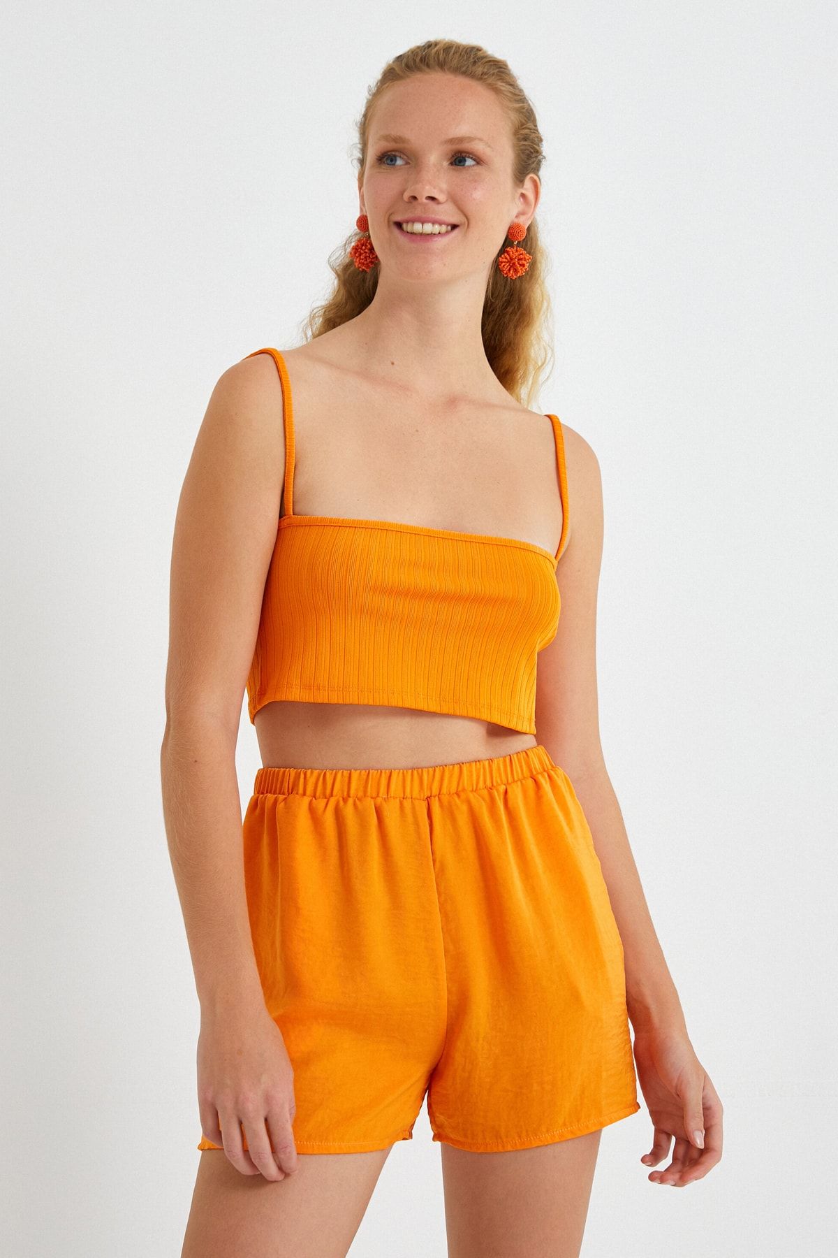Koton-Entspannt geschnittene Mini-Shorts mit Satin-Optik 2