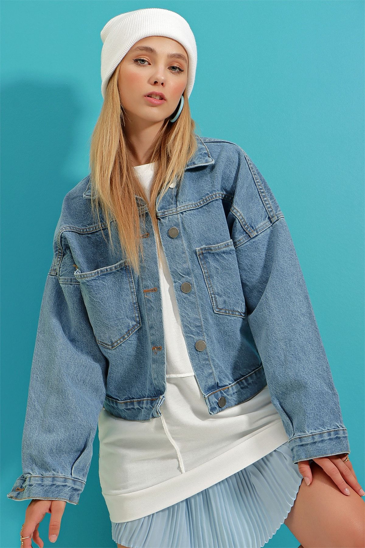 Trend Alaçatı Stili Kadın Mavi Crop Denim Ceket CE8337