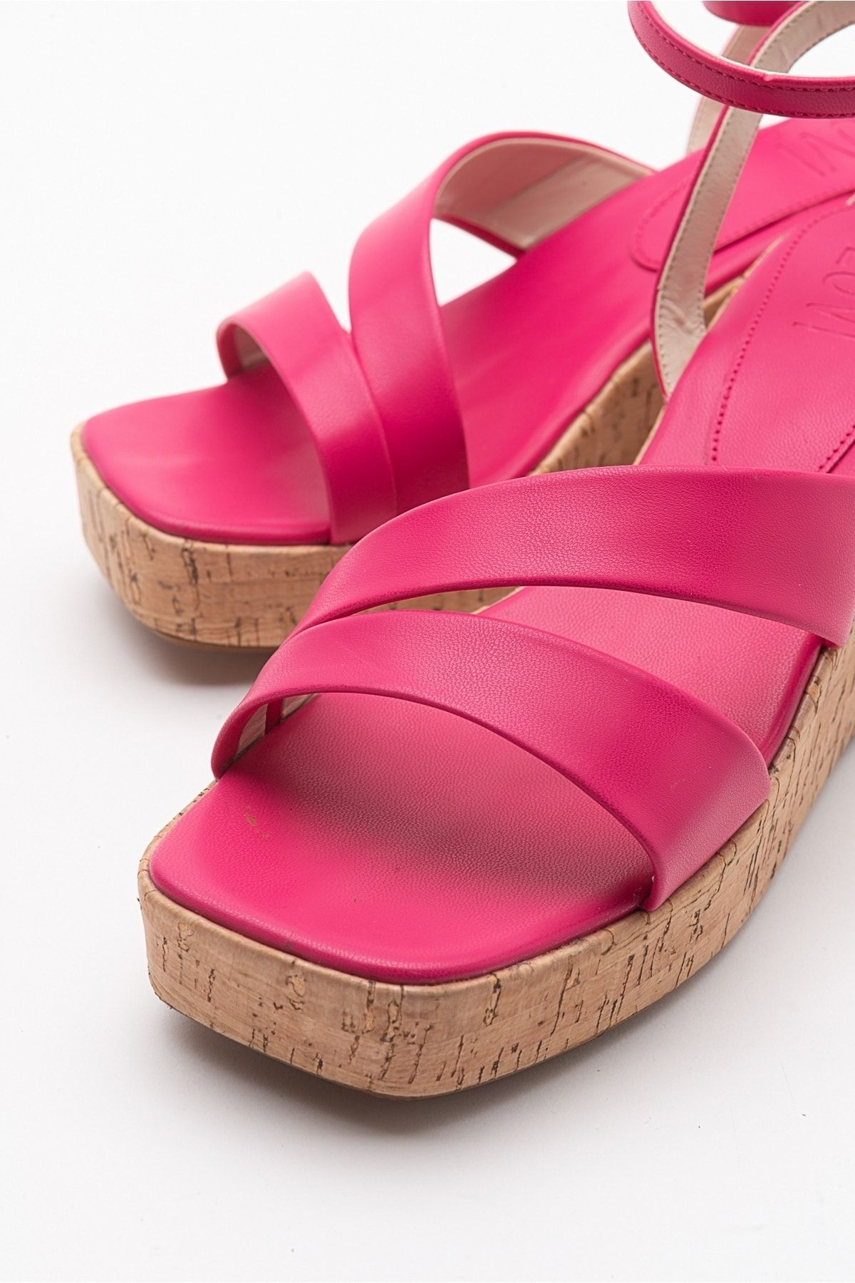 صندل صورتی زنانه Ductus fuchsia Skin Filling Sandals Base luvishoes