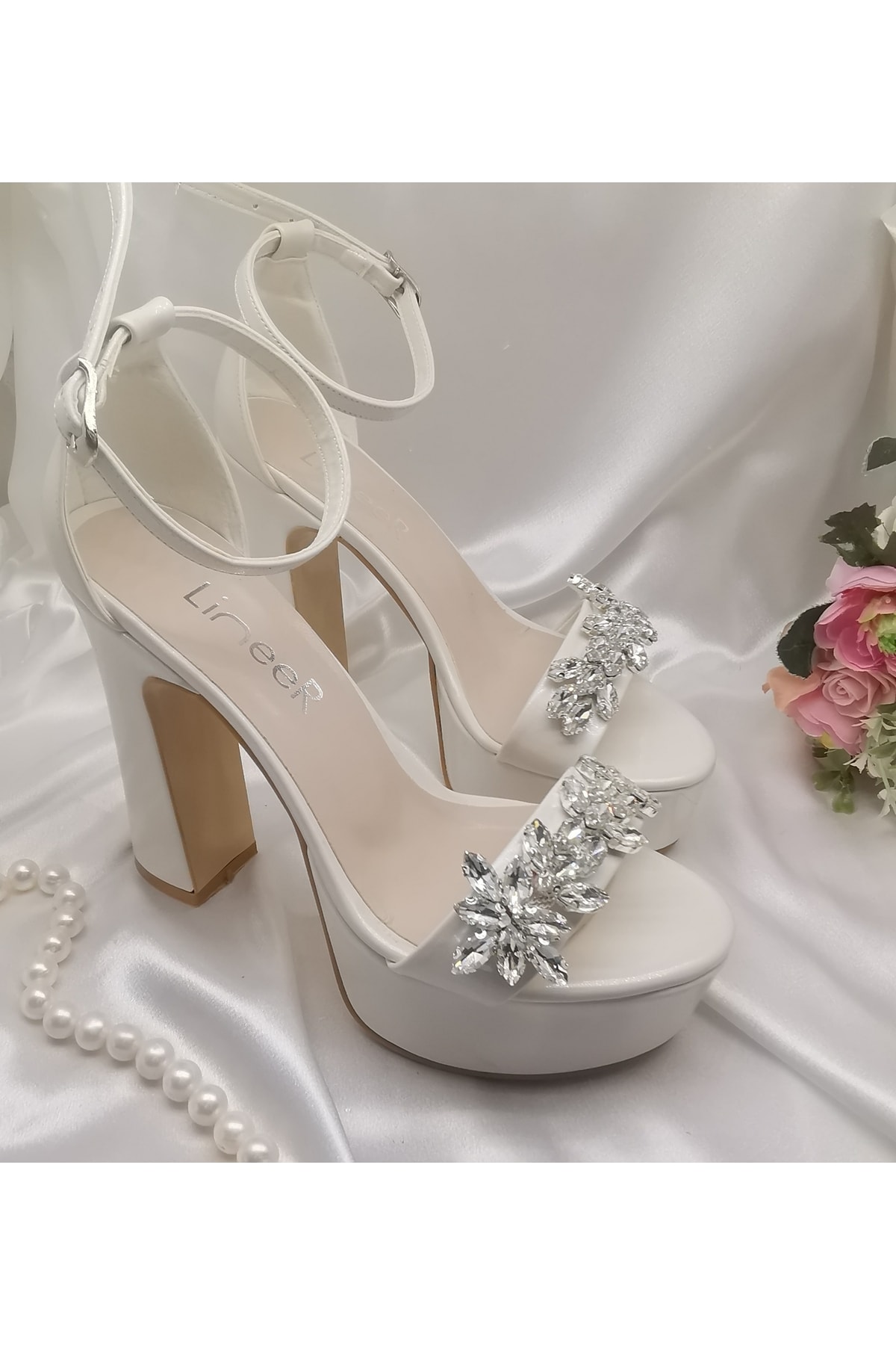 LİNEER Kadın Sedef Beyaz Renk Tek Bant Taşlı 13 Cm Yüksek Platform Topuklu Abiye Gelin Ayakkabısı