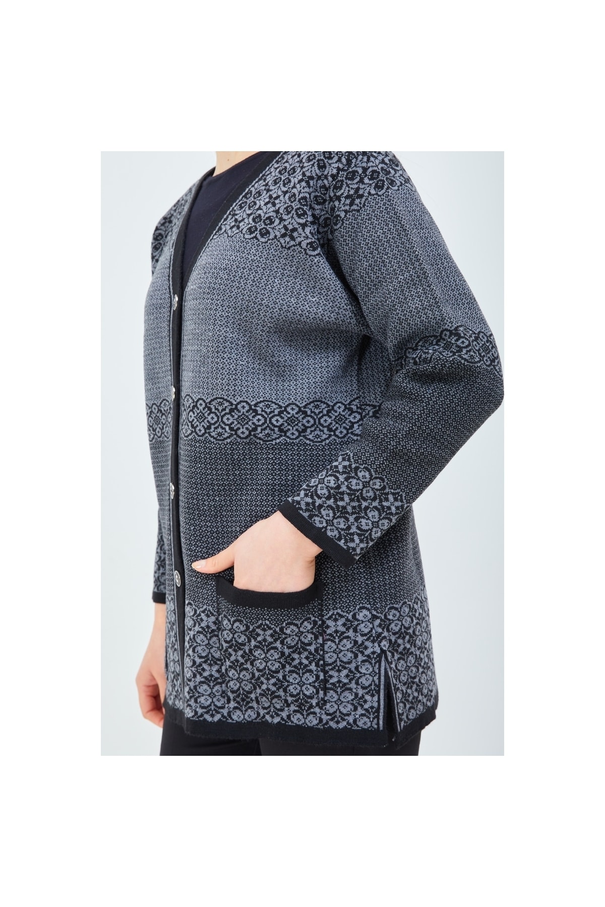 Fresh&Moda  Kadın Siyah Gri Desenli Triko Düğmeli Cepli Kışlık Anne Hırkası - Görsel 7