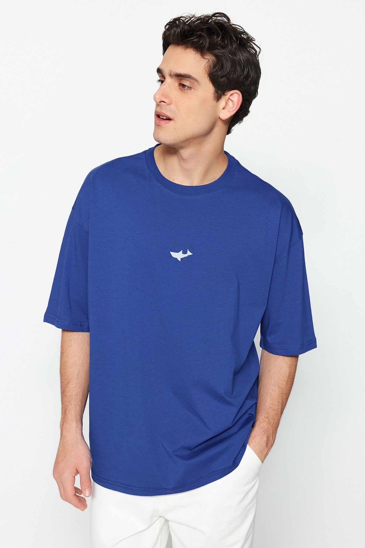 Trendyol Collection-Navy Blue Oversize SharK hímzett póló - rövid ujjú TMNSS23TS00245 3
