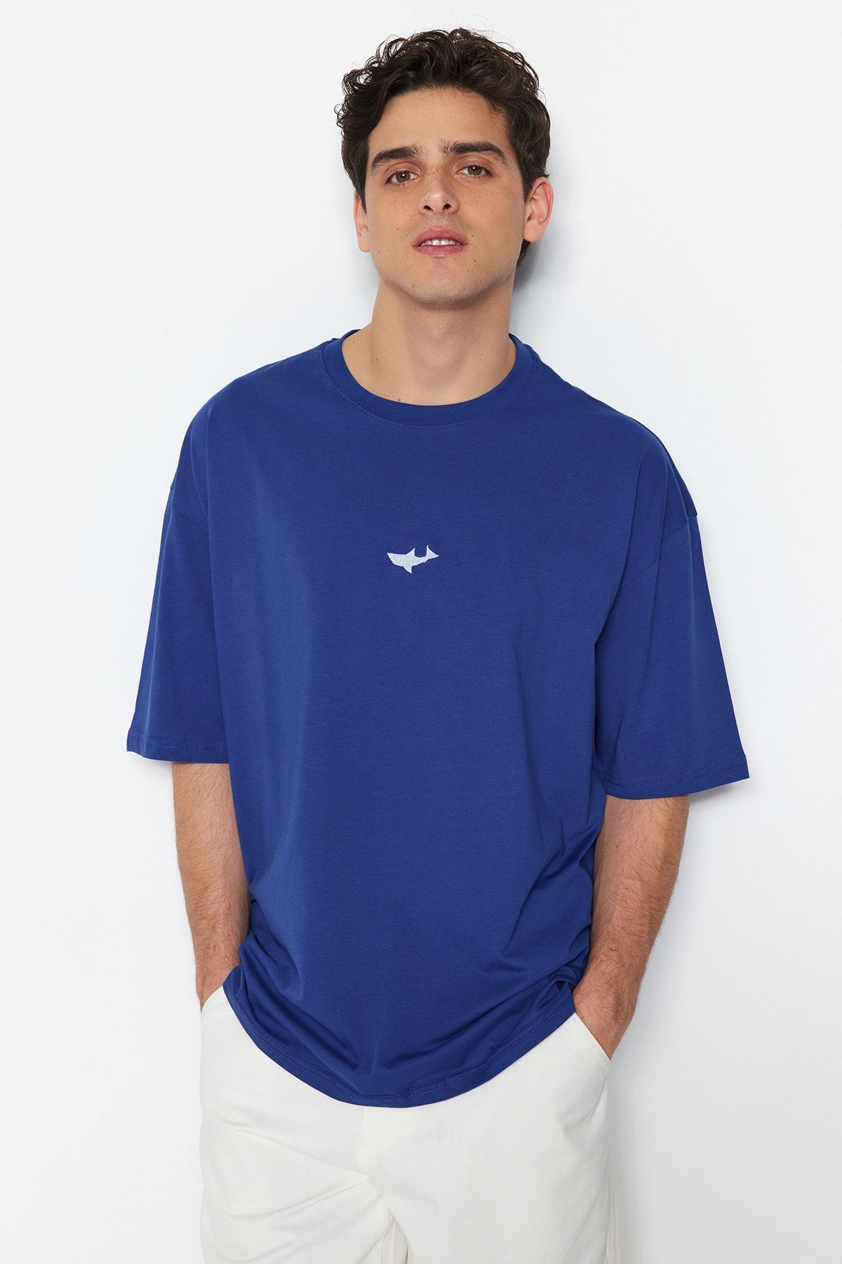Trendyol Collection-Navy Blue Oversize SharK hímzett póló - rövid ujjú TMNSS23TS00245 5