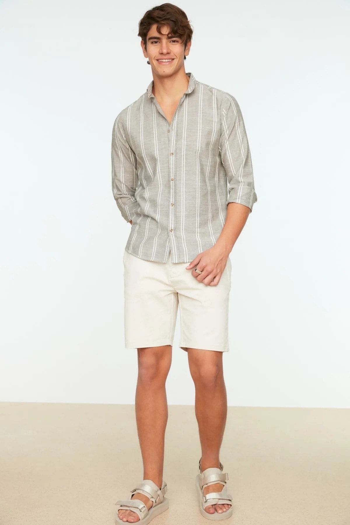 Trendyol Collection-Khakifarbenes Nadelstreifenhemd im Slim Fit – Knopfkragen TMNSS20GO0092 4