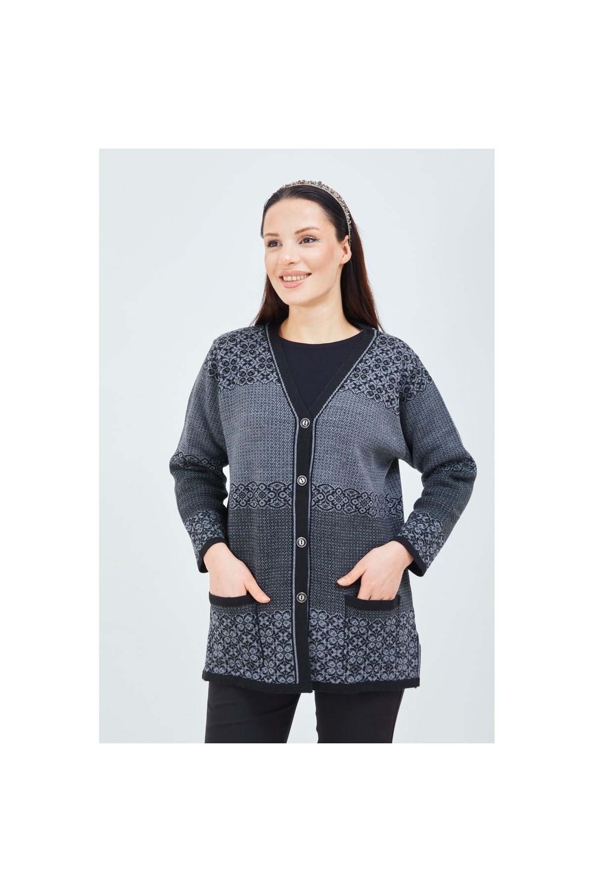 Fresh&Moda  Kadın Siyah Gri Desenli Triko Düğmeli Cepli Kışlık Anne Hırkası - Görsel 3