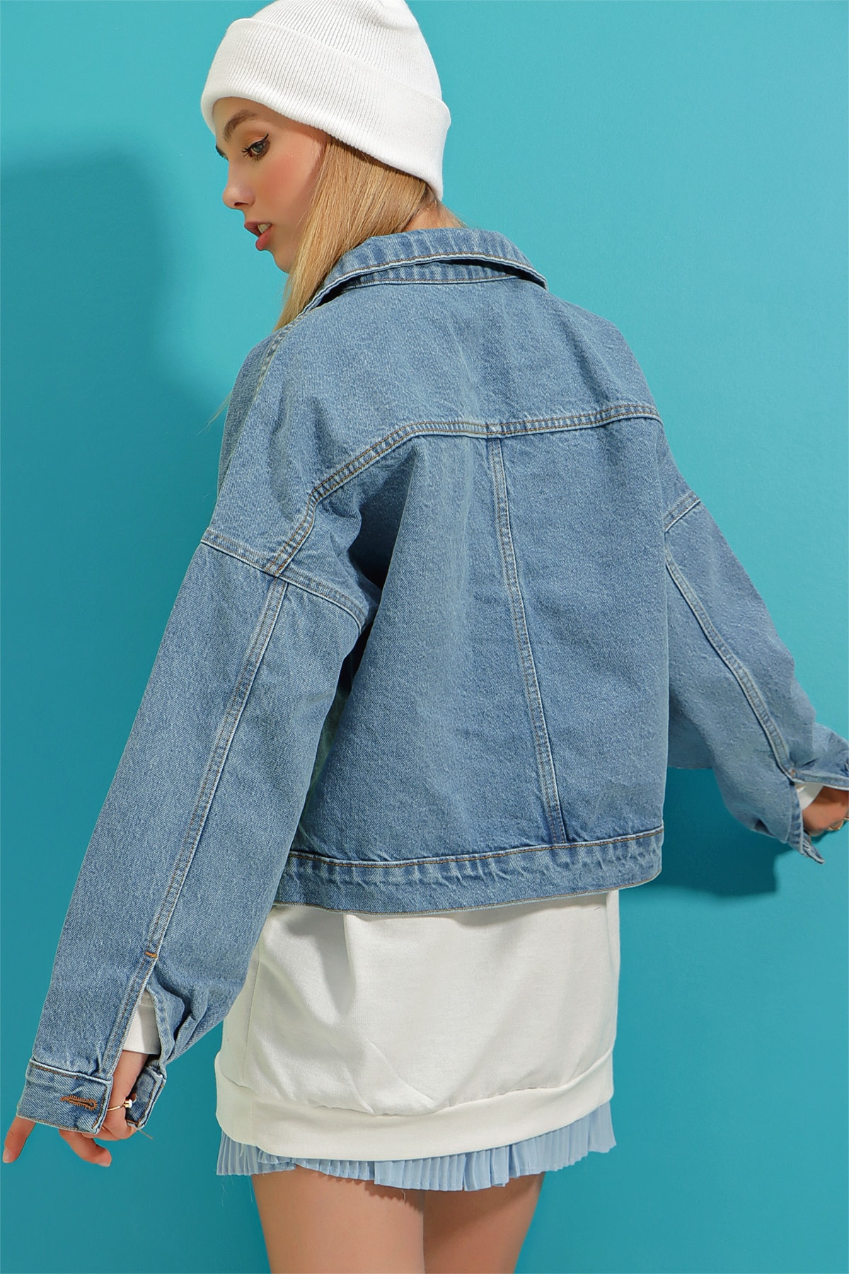 Trend Alaçatı Stili Kadın Mavi Crop Denim Ceket CE8337
