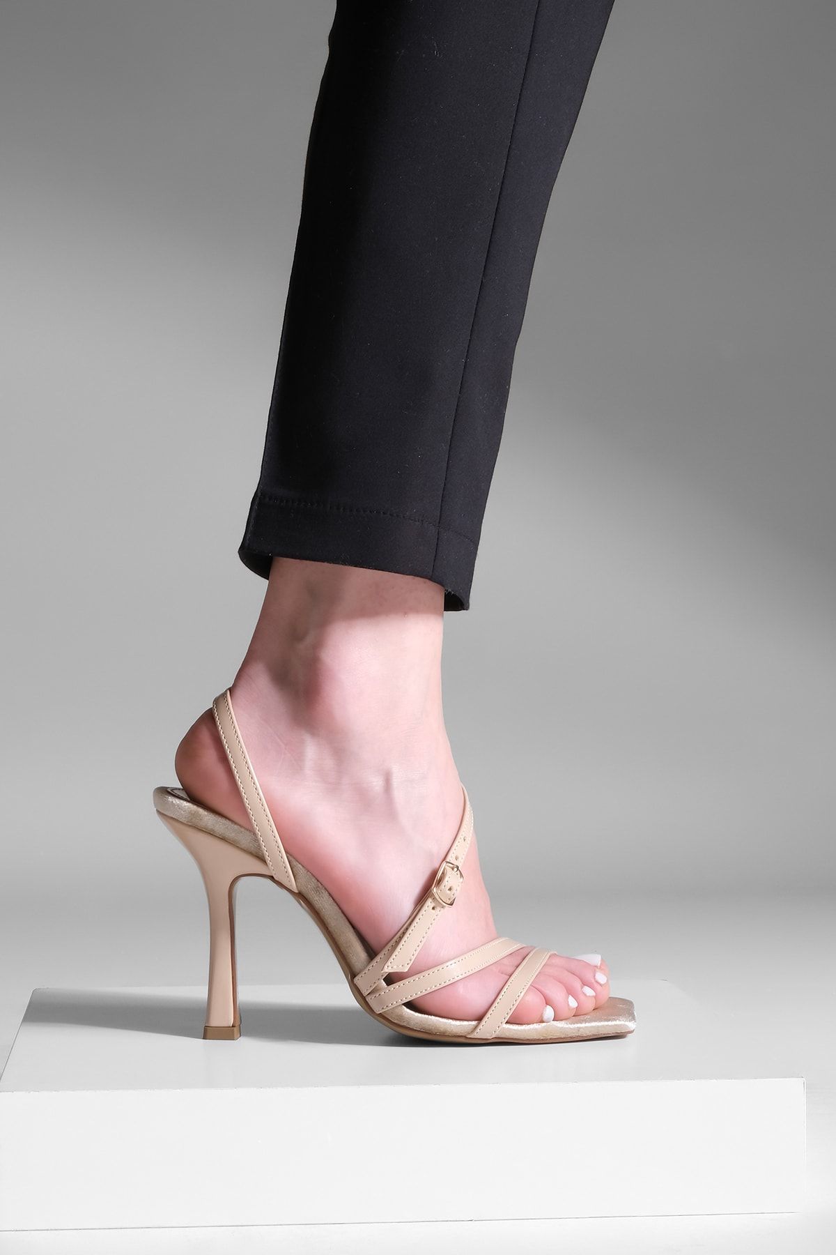 Stilettos beige best sale zara