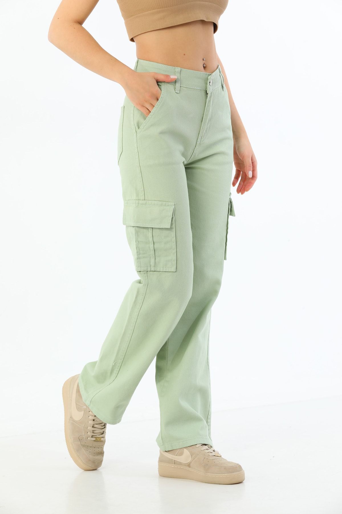 Light green cargo pants, Women's Fashion, Bottoms, Jeans & Leggings on  Carousell