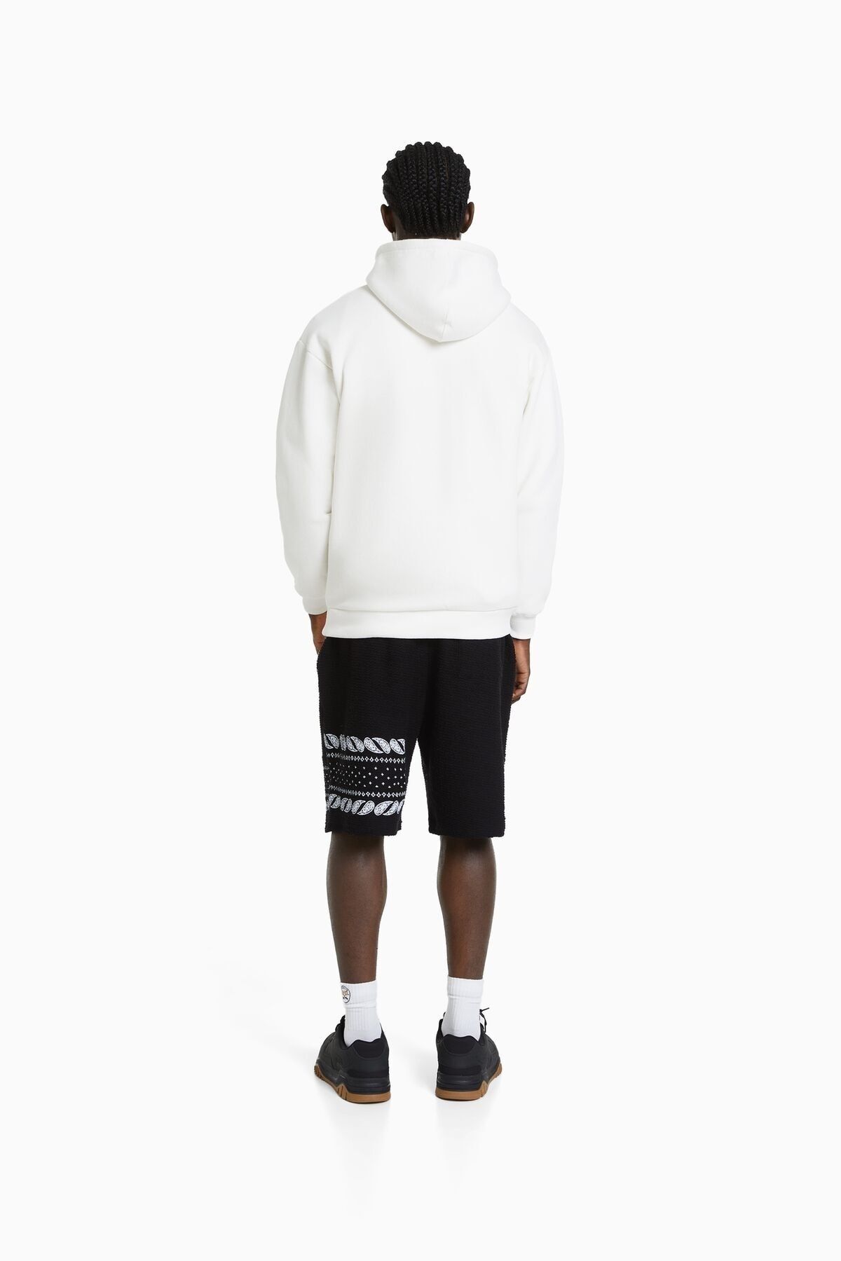 Bershka Desenli Dokulu Pamuklu Bermuda Şort IV7761