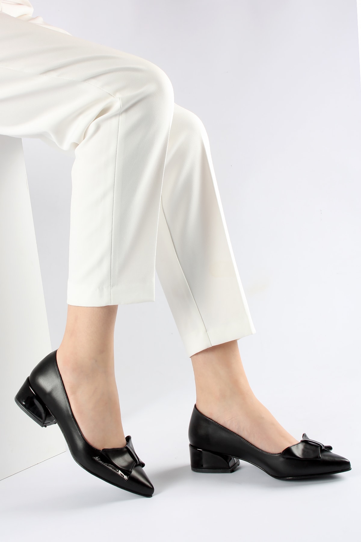 FORS SHOES Siyah Cilt Fiyonklu Klasik Kadın Ayakkabı Kısa Topuk 3.5 Cm