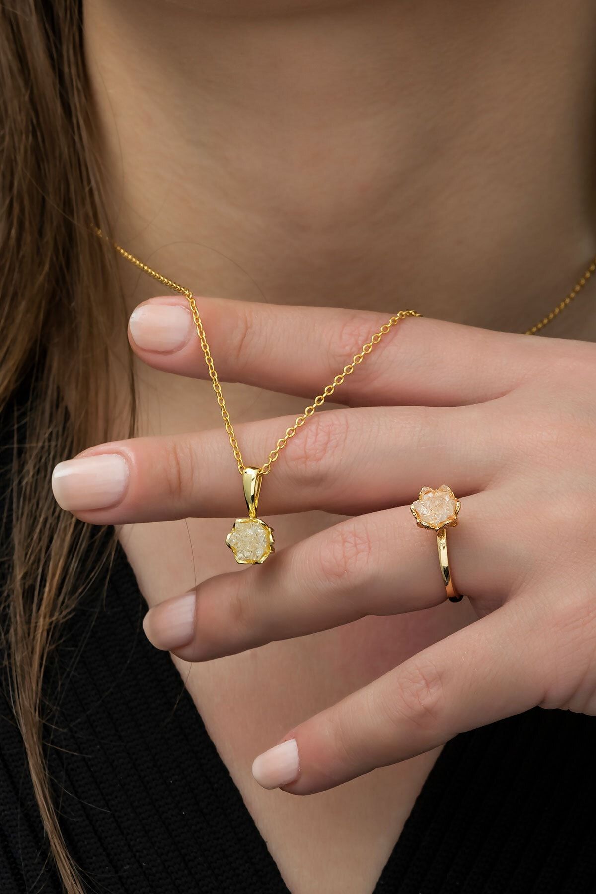 Gold necklace and ring shop set