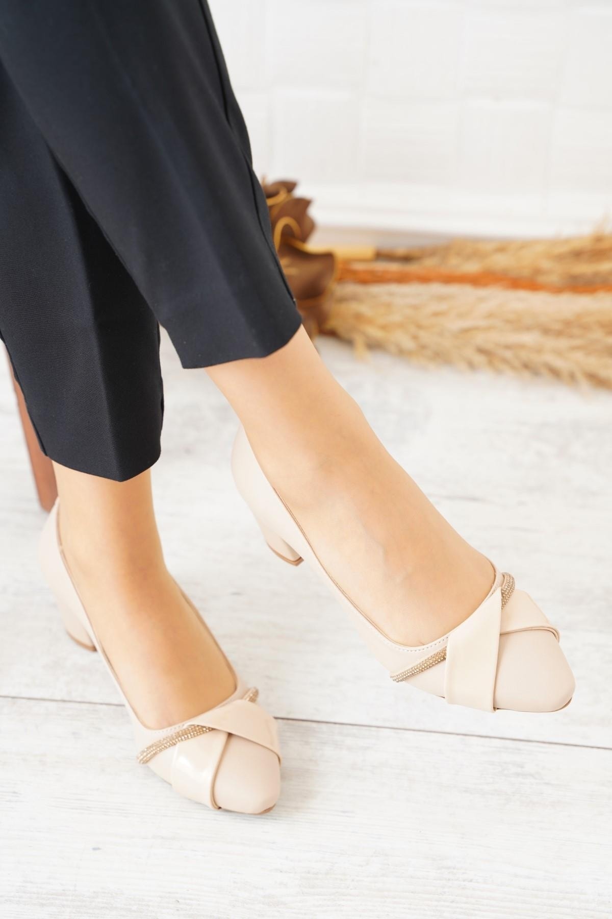 Moda Pie Stel Kuaşak Taşlı Kadın Topuklu Ayakkabı Nut Cilt
