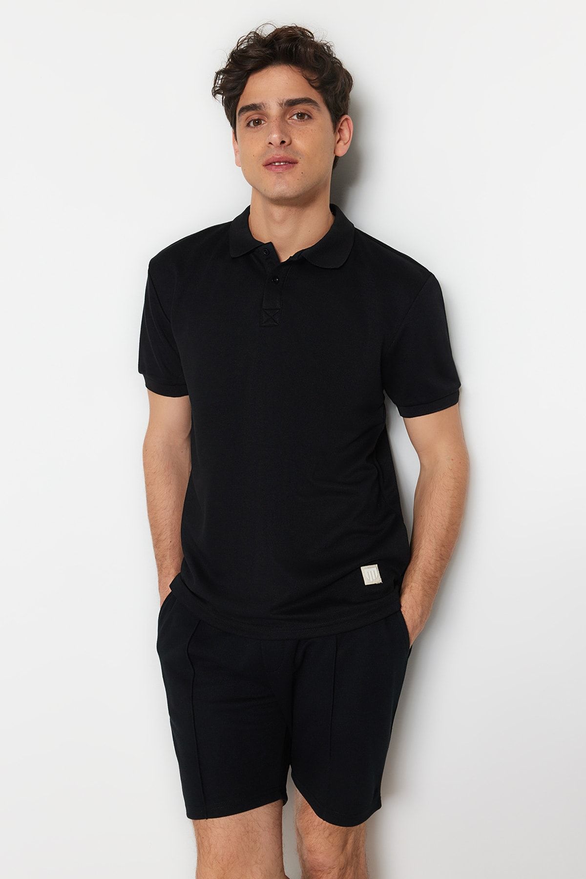 Trendyol Collection Czarny T-shirt Z Golfem - Aplikacja Z Etykiety, Krój Regularny Tmnss23po00016 Mężczyzna - 2XL