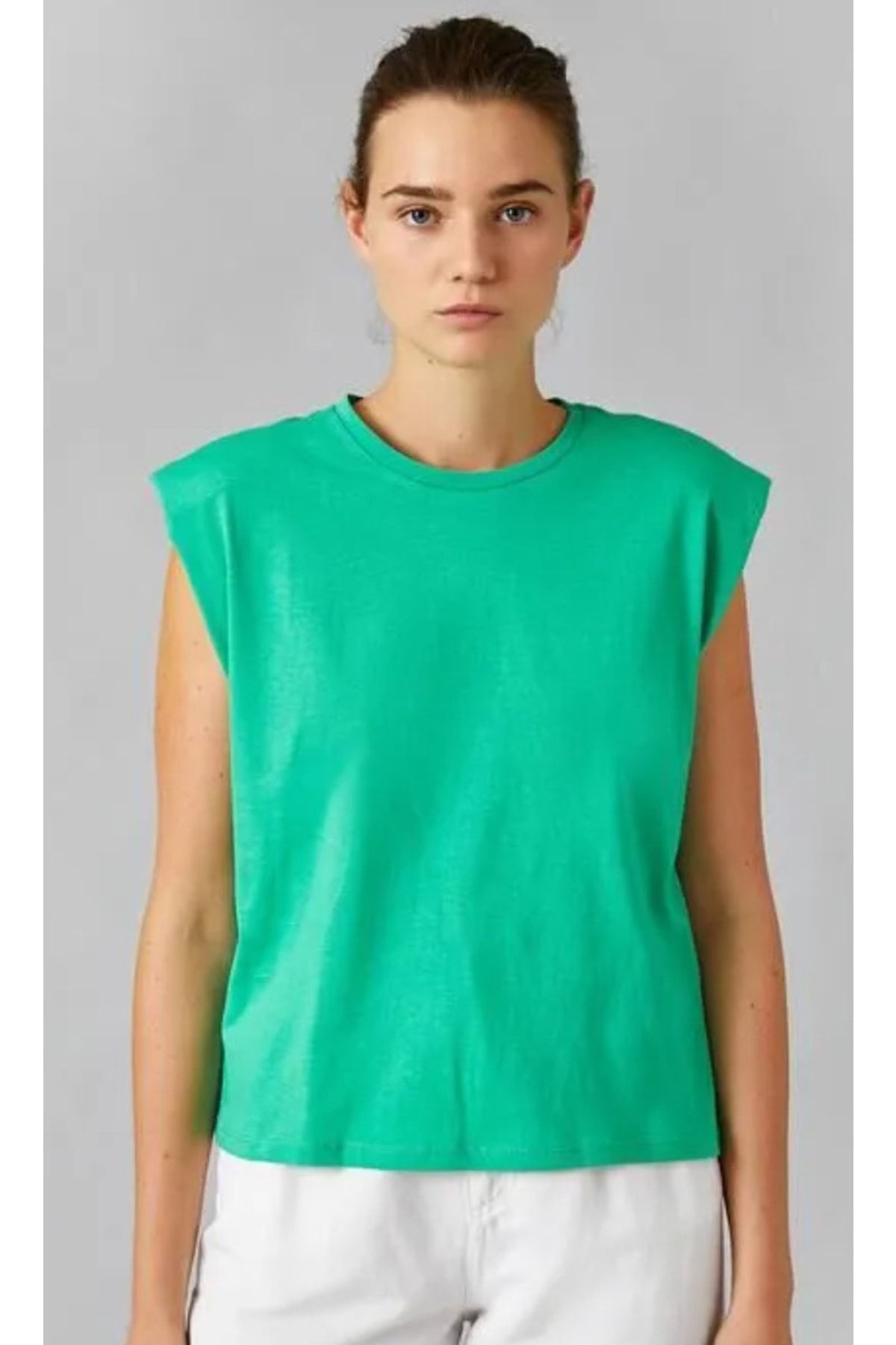 Sleeveless shirt with shoulder pads sales