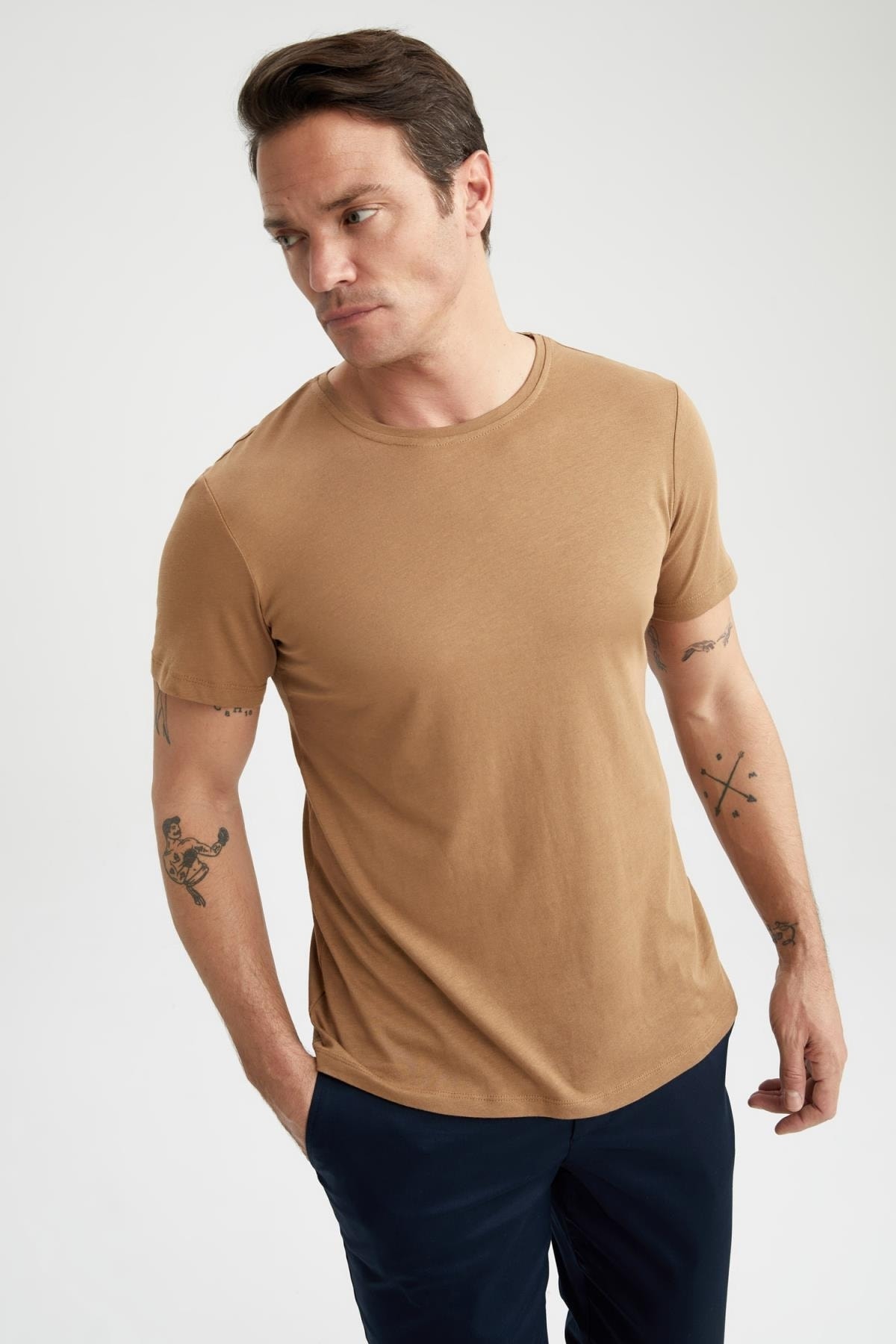 DeFacto T-Shirt Braun Slim Fit
