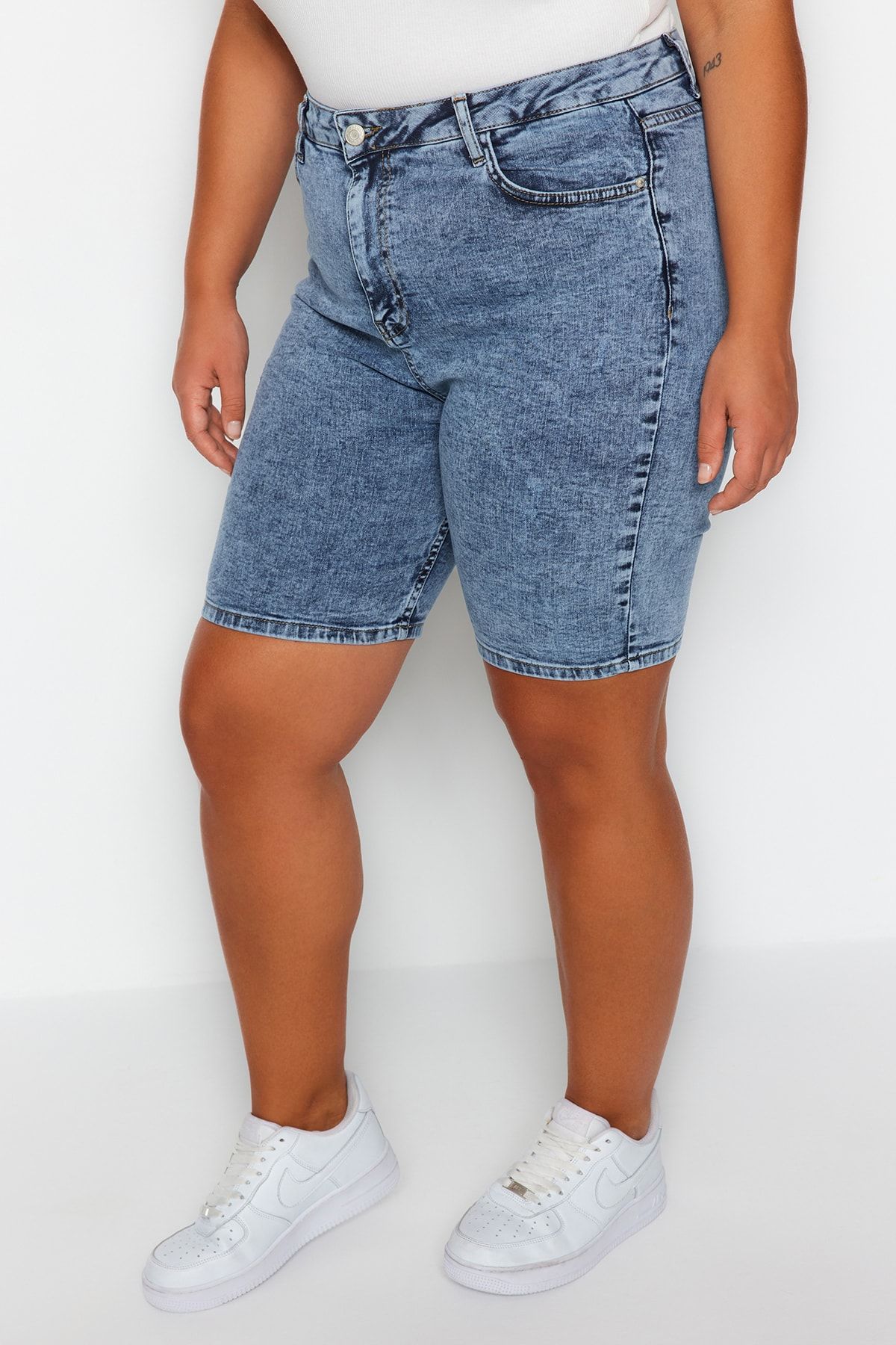 Trendyol Curve-Tmavě modré elastické úzké šortky s vysokým pasem - Bermudy TBBSS22AP0004 6