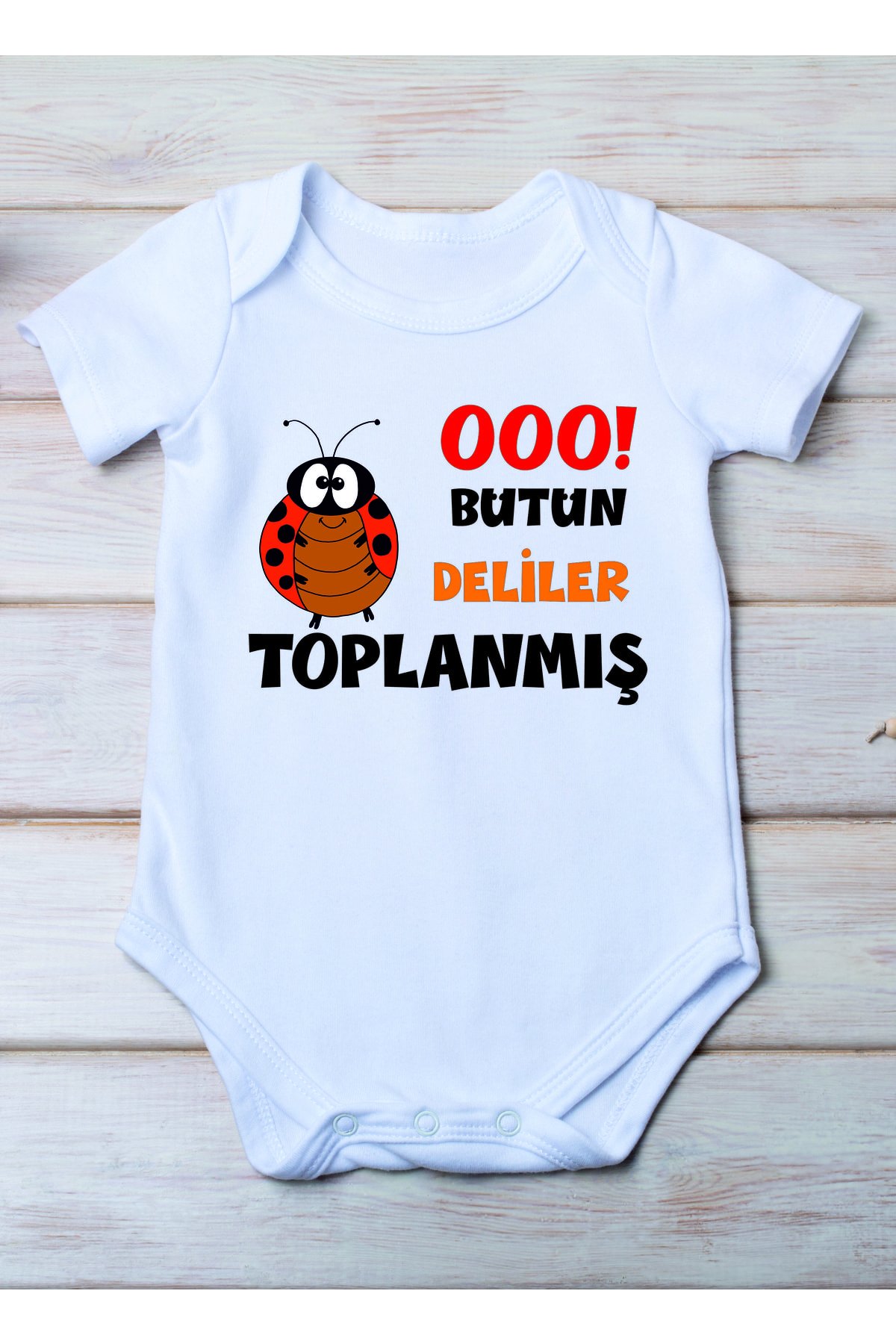 اسپیس درس اوه، همه دیوونه‌ها یه سرهمی نخی طرح‌دار بچه‌گانه جمع کردن