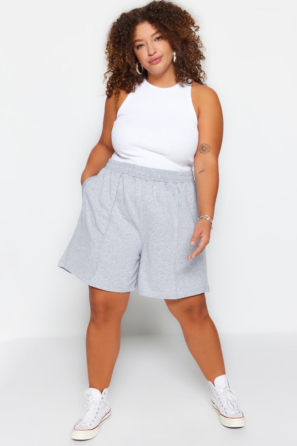 Trendyol Curve-Graue, dünne, gerippte, gestrickte Shorts in Übergröße TBBSS23AP00004 3