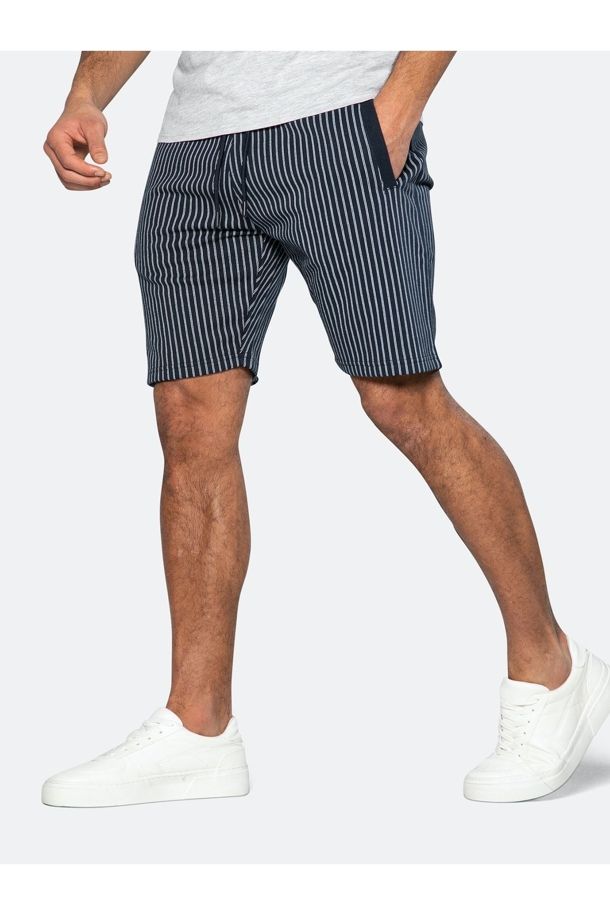 Threadbare Shorts Dunkelblau Mittlerer Bund Fast ausverkauft