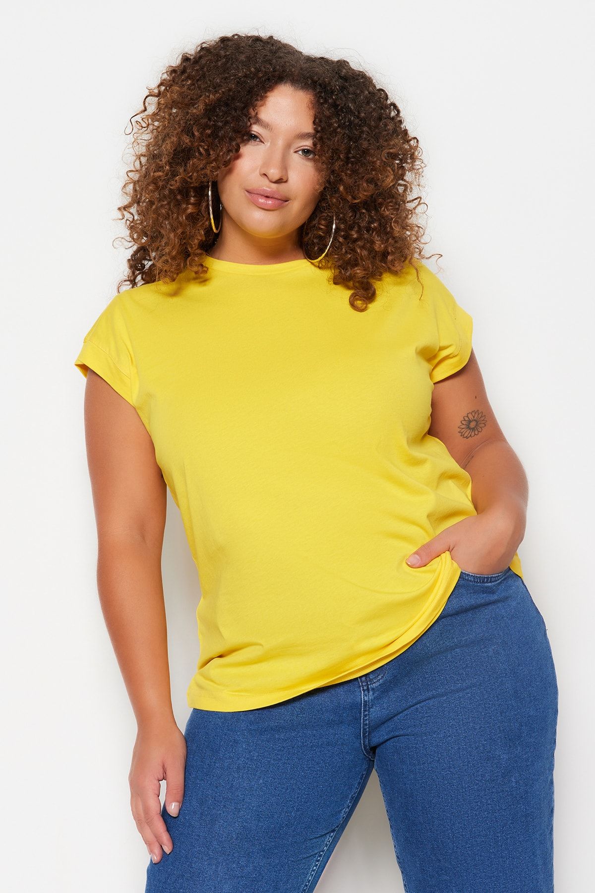 Trendyol Curve Große Größen in T-Shirt Dunkelblau Relaxed Fit