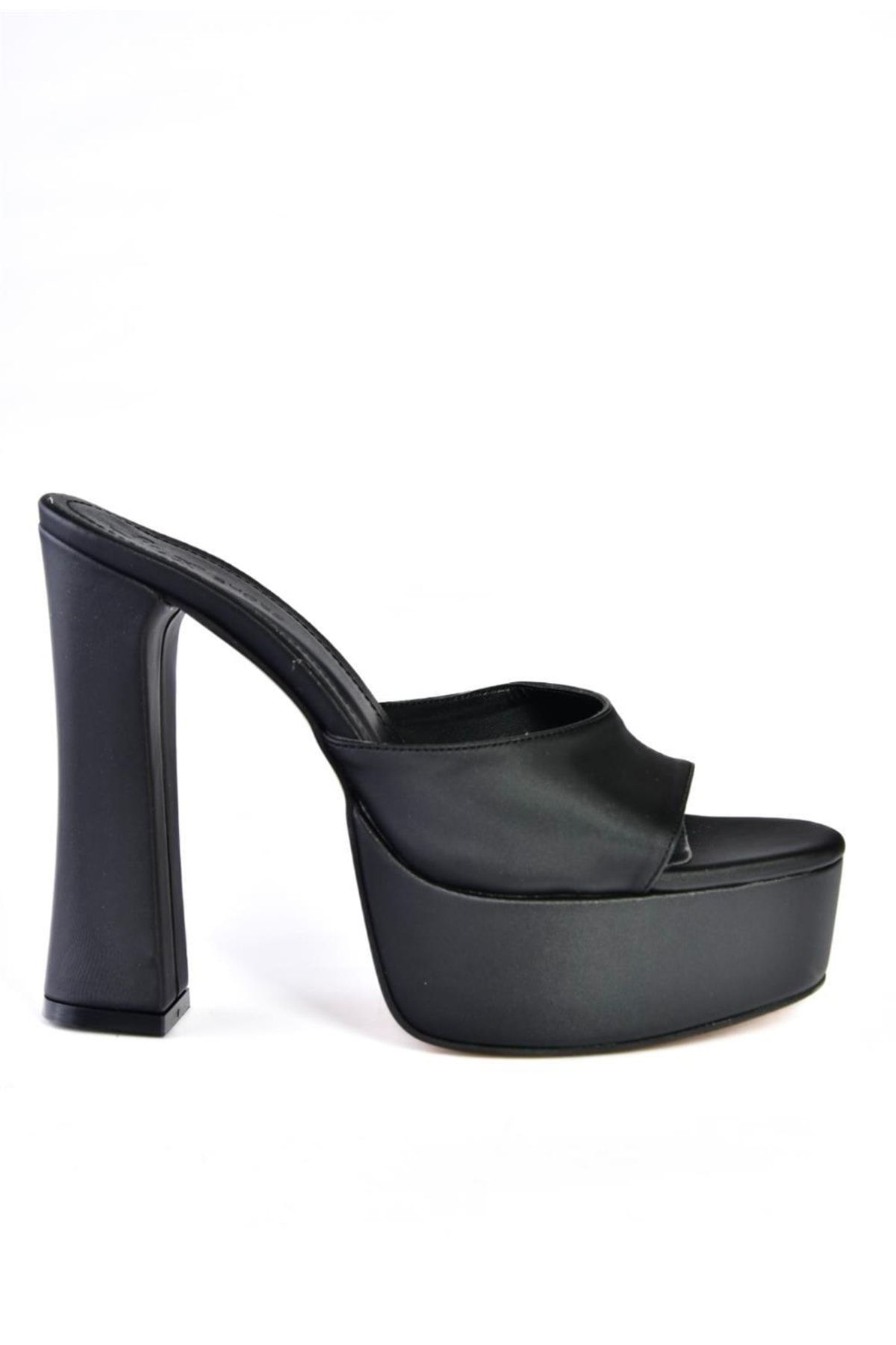 Heeled slippers 2025