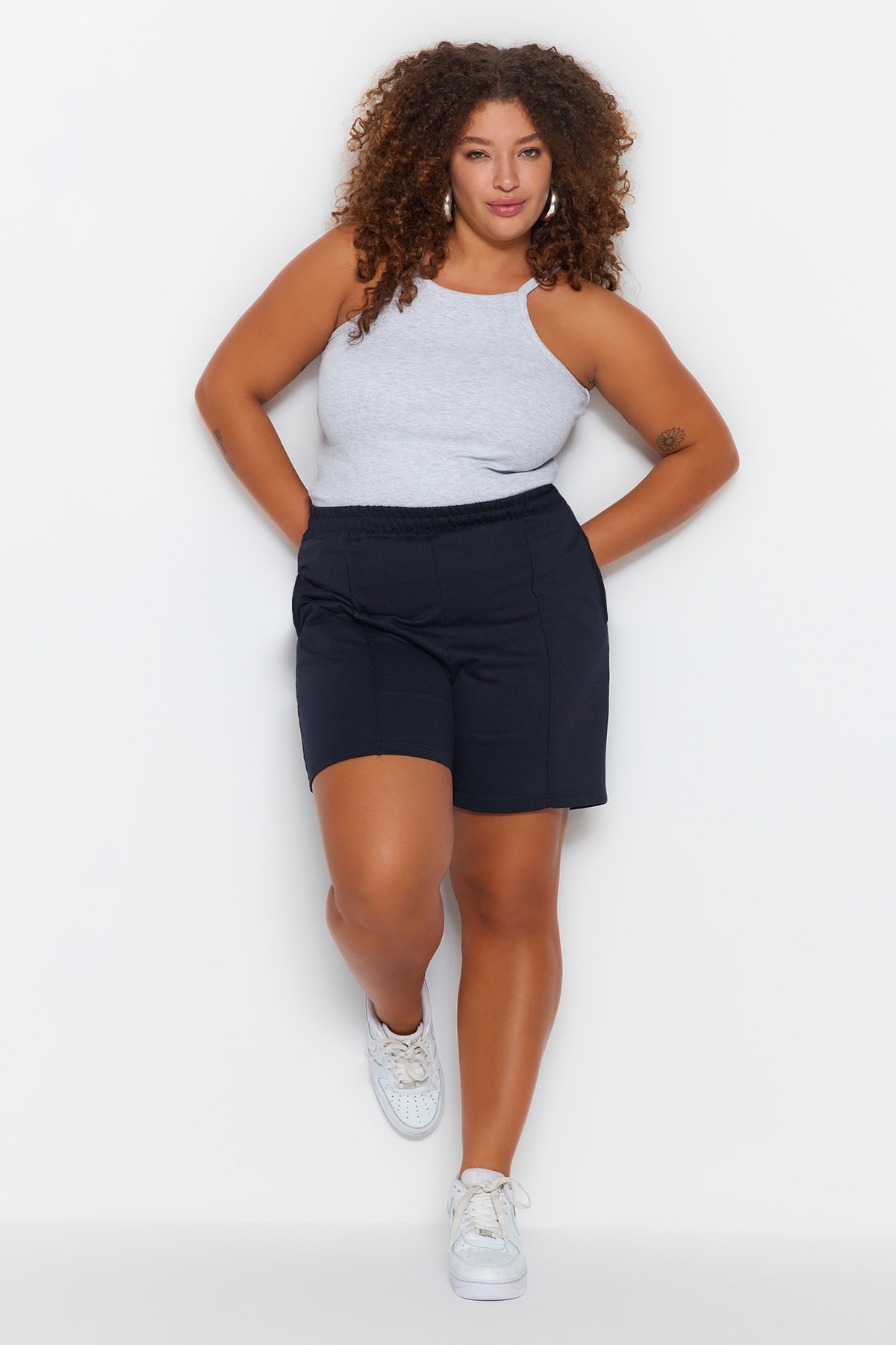 Trendyolmilla  Lacivert İnce Nervürlü Örme Büyük Beden Şort TBBSS23AP00004 - Görsel 2