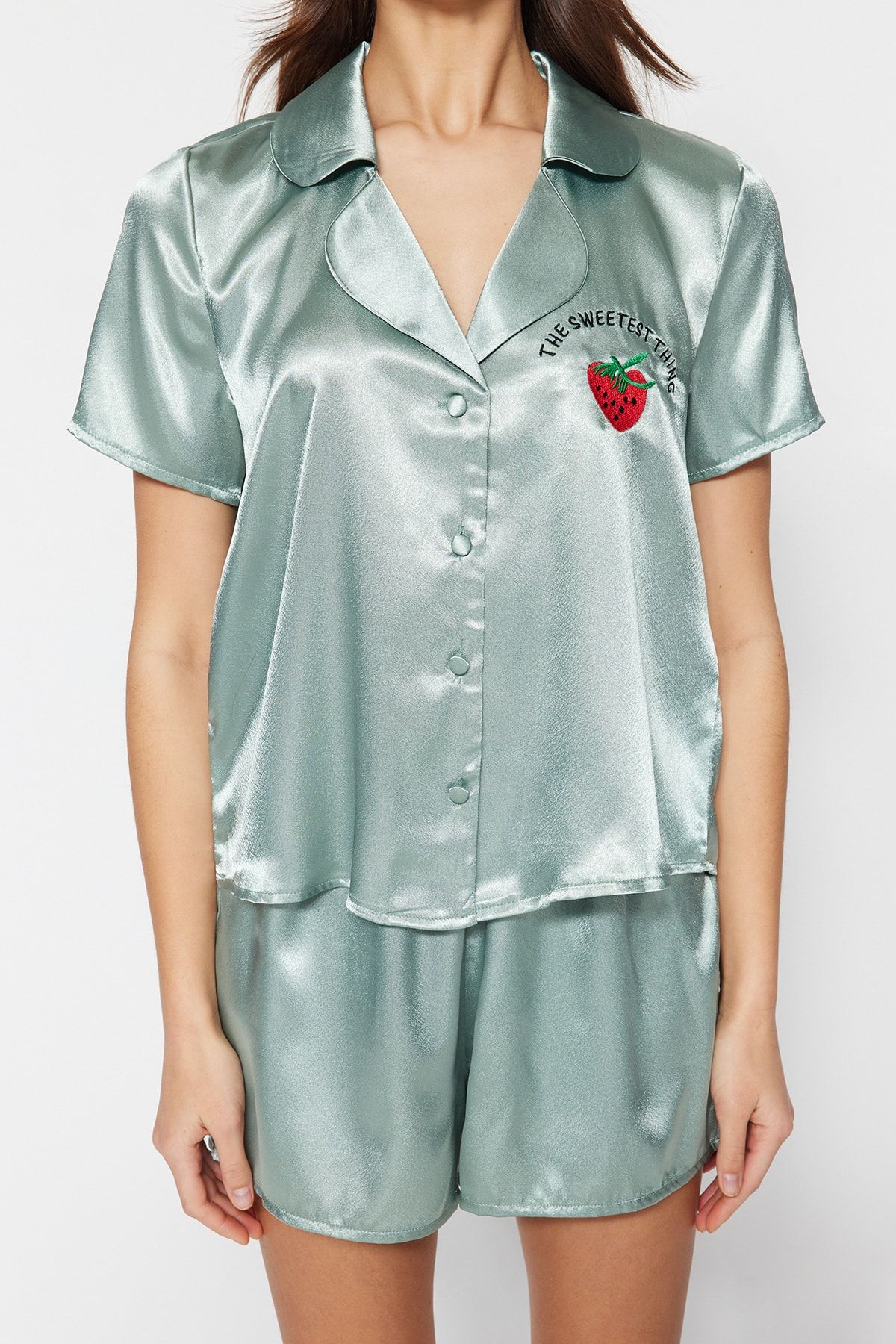 Trendyol Collection-Set pijamale țesute din satin - pantaloni scurți cu broderie căpșuni mentă, THMSS22PT0395 4