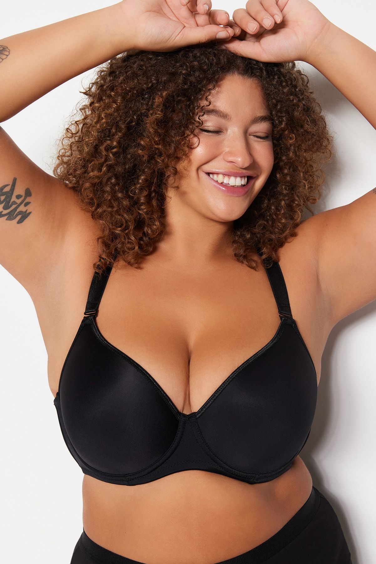 Trendyol Curve-Schwarzer Balconette-BH mit Bügeln TBSSS23CW00014 4
